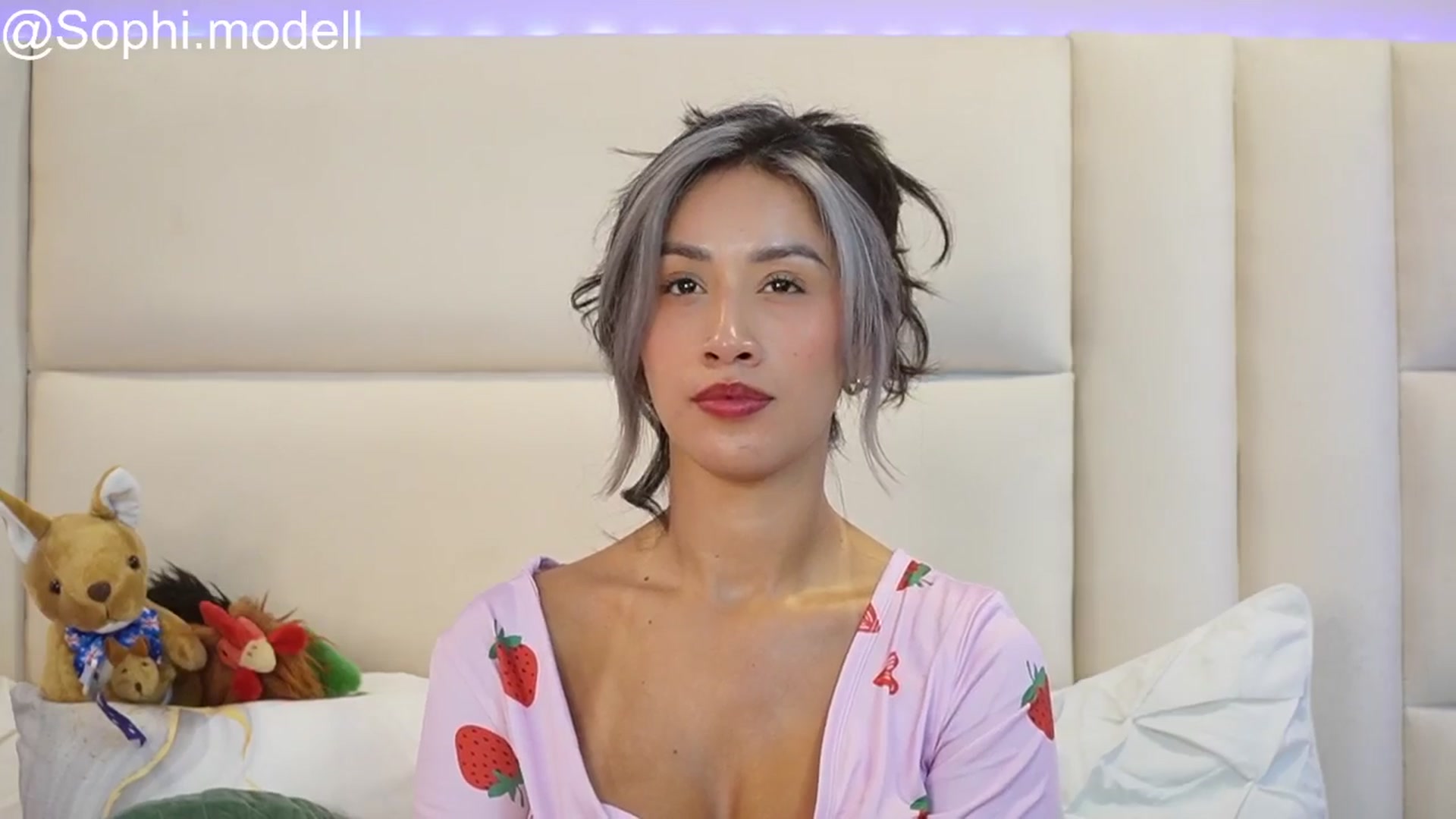 Gallery image thumbnail from SophieBecker's myfreecams stream on, 08/18/2025, 24:03 image 18 of 20