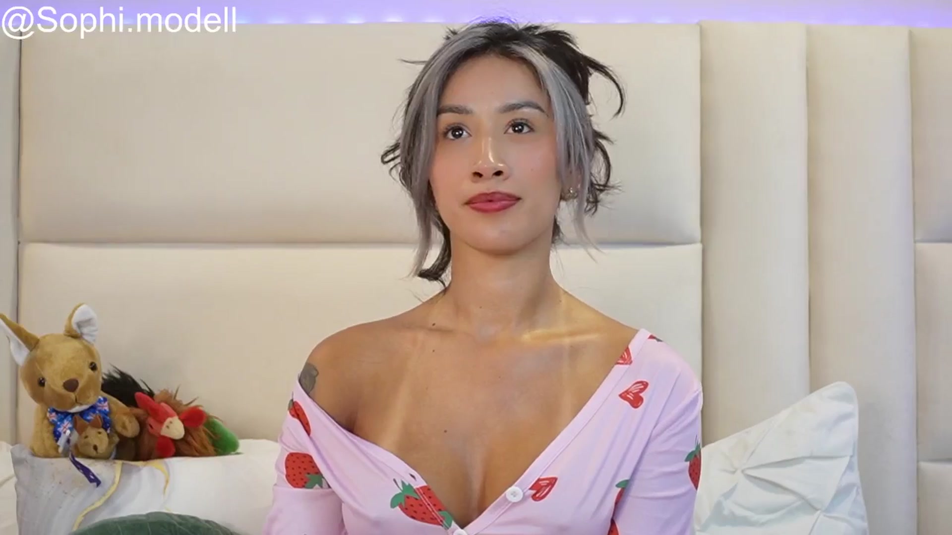 Gallery image thumbnail from SophieBecker's myfreecams stream on, 08/18/2025, 01:50 image 9 of 20