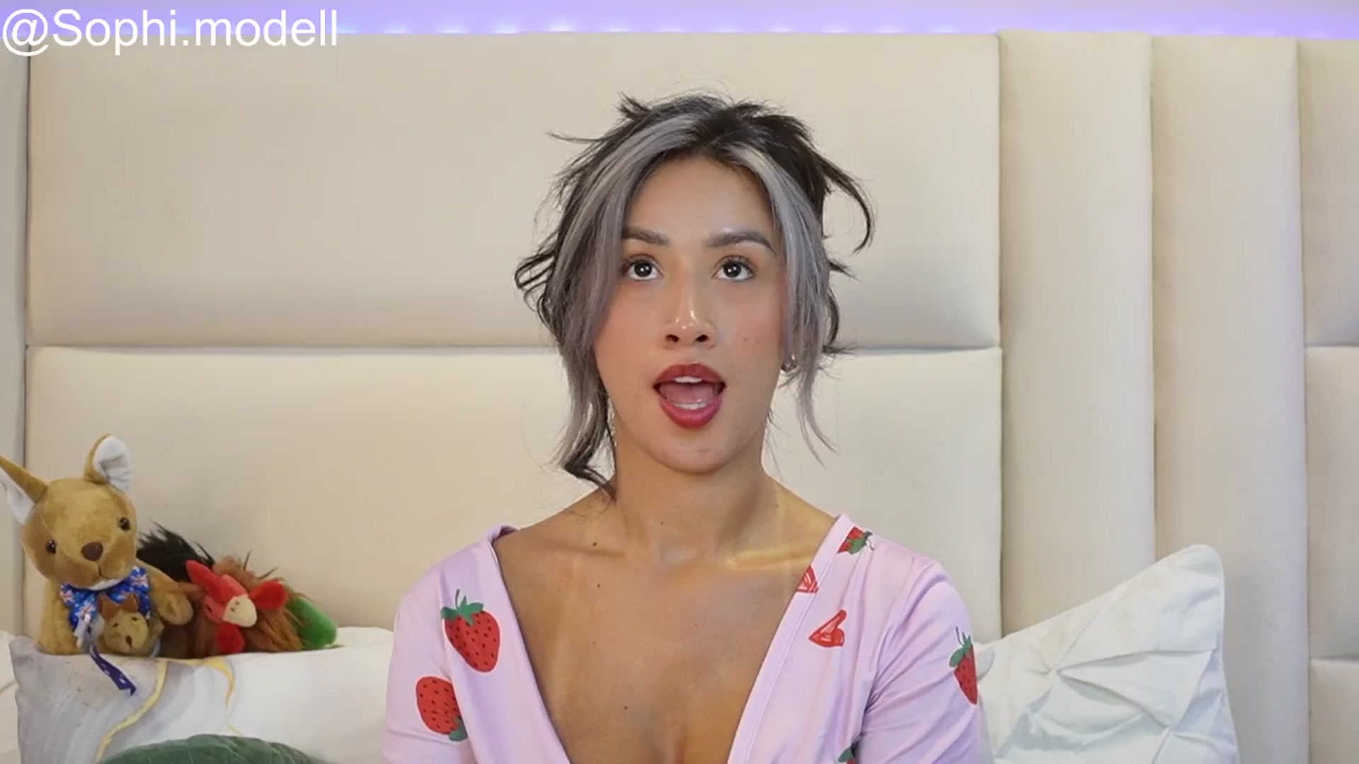 Gallery image thumbnail from SophieBecker's myfreecams stream on, 08/18/2025, 01:50 image 13 of 20