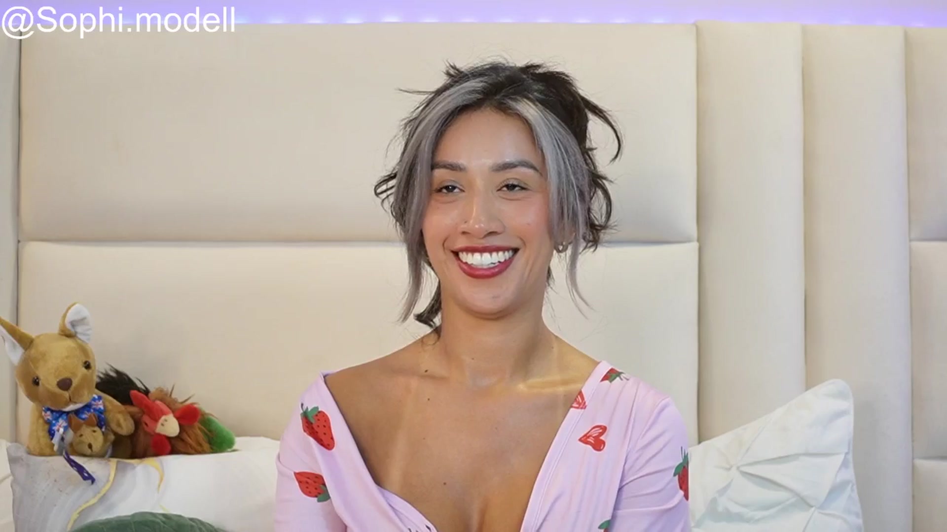 Gallery image thumbnail from SophieBecker's myfreecams stream on, 08/18/2025, 01:50 image 10 of 20