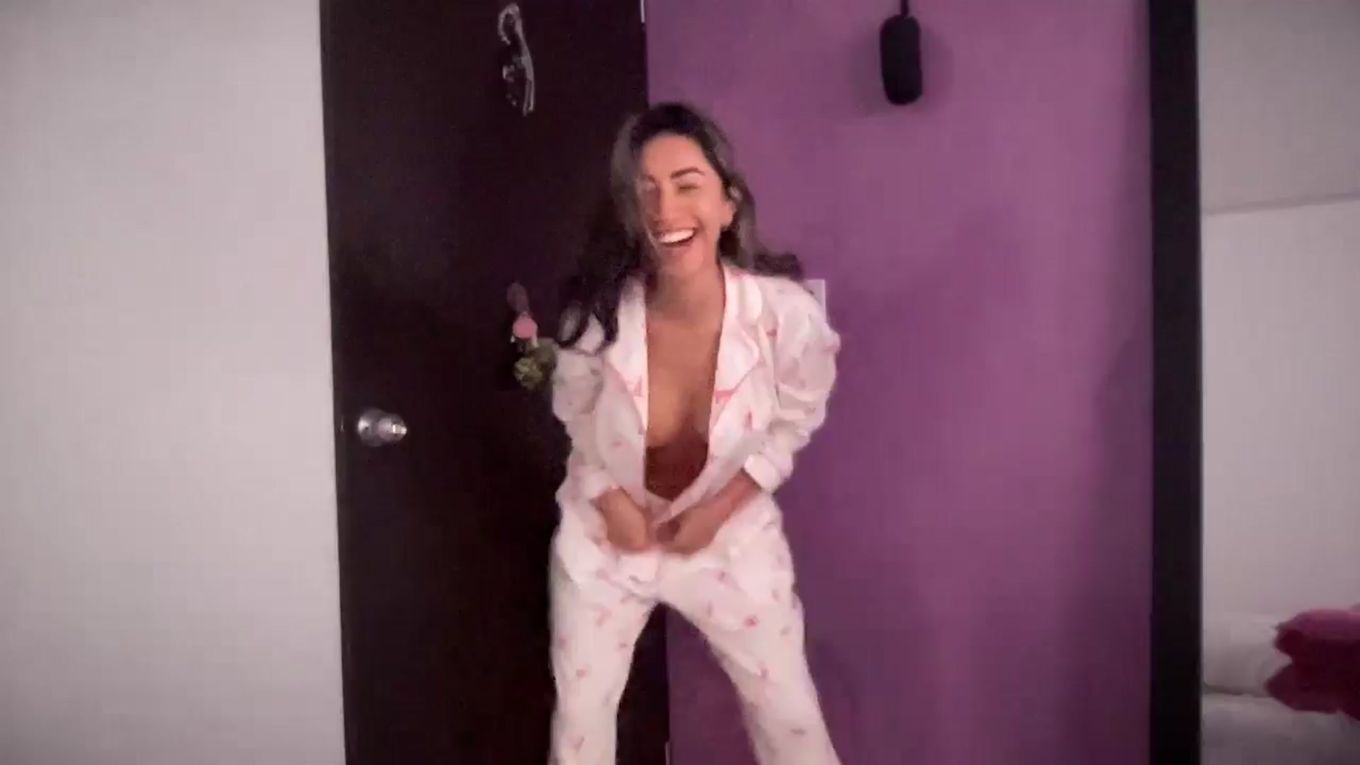 Gallery image thumbnail from SophieBecker's myfreecams stream on, 10/19/2025, 16:01 image 12 of 20