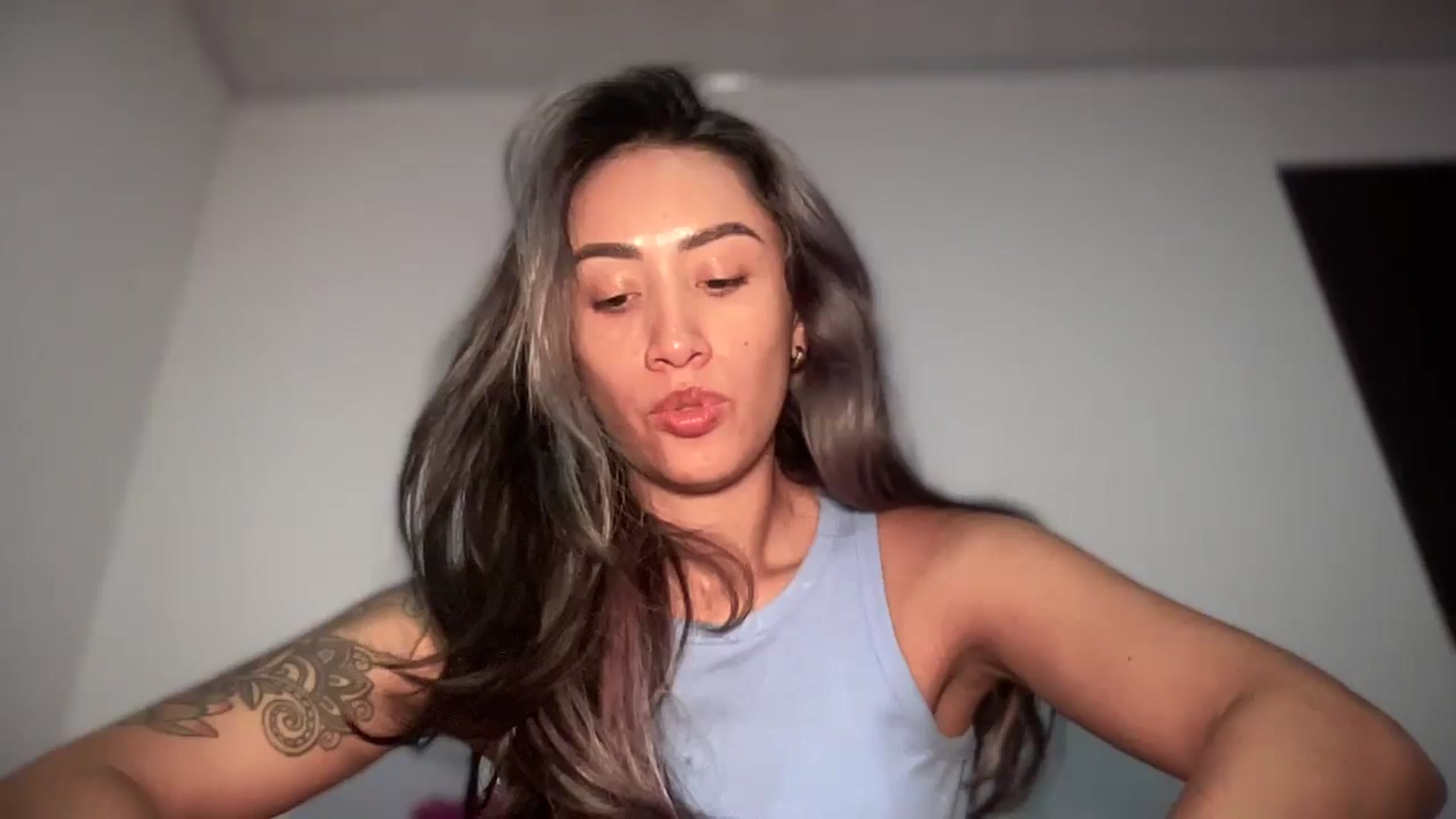 Gallery image thumbnail from SophieBecker's myfreecams stream on, 10/24/2025, 24:32 image 17 of 20