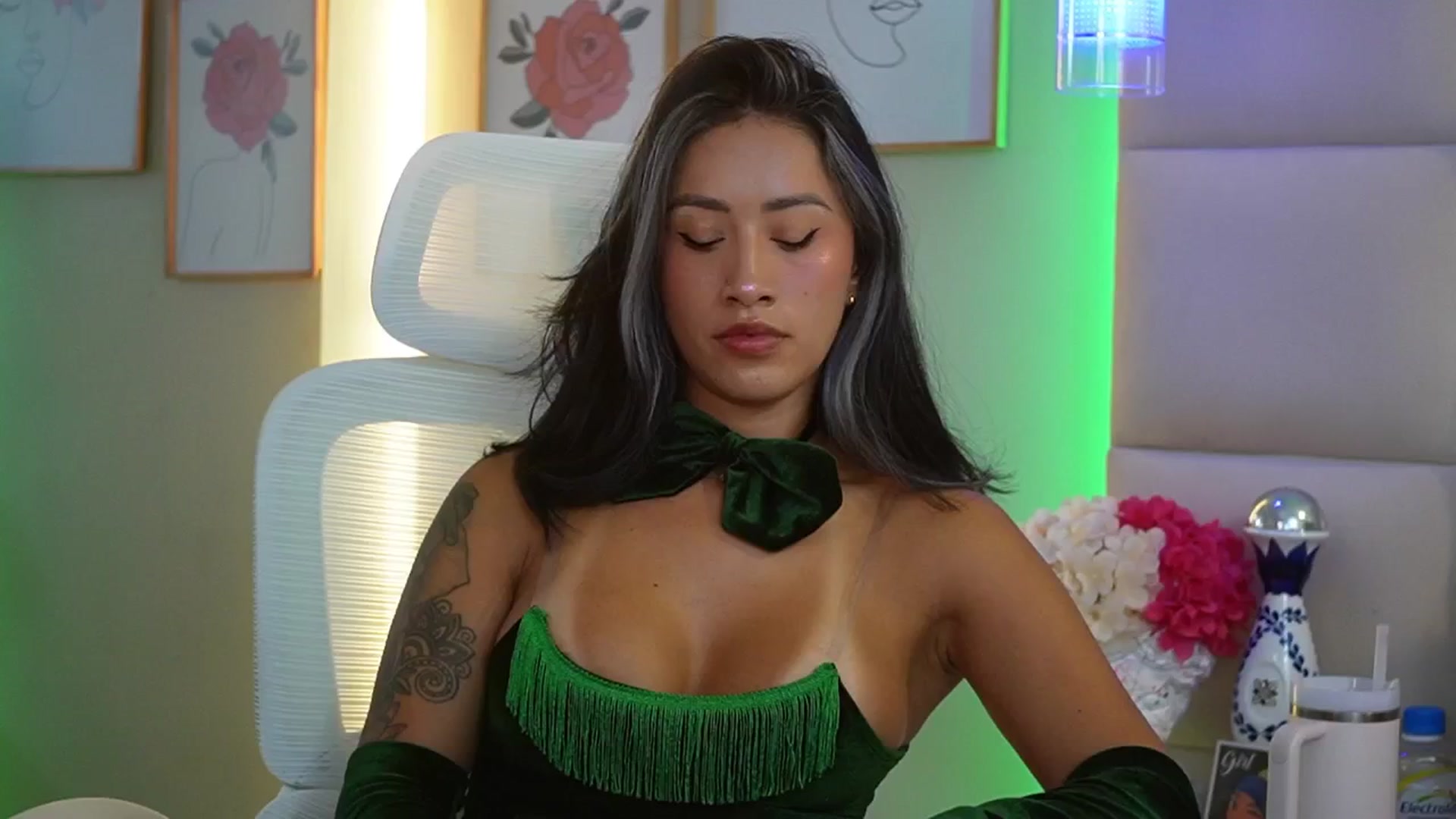 Gallery image thumbnail from SophieBecker's myfreecams stream on, 03/15/2026, 18:37 image 16 of 20