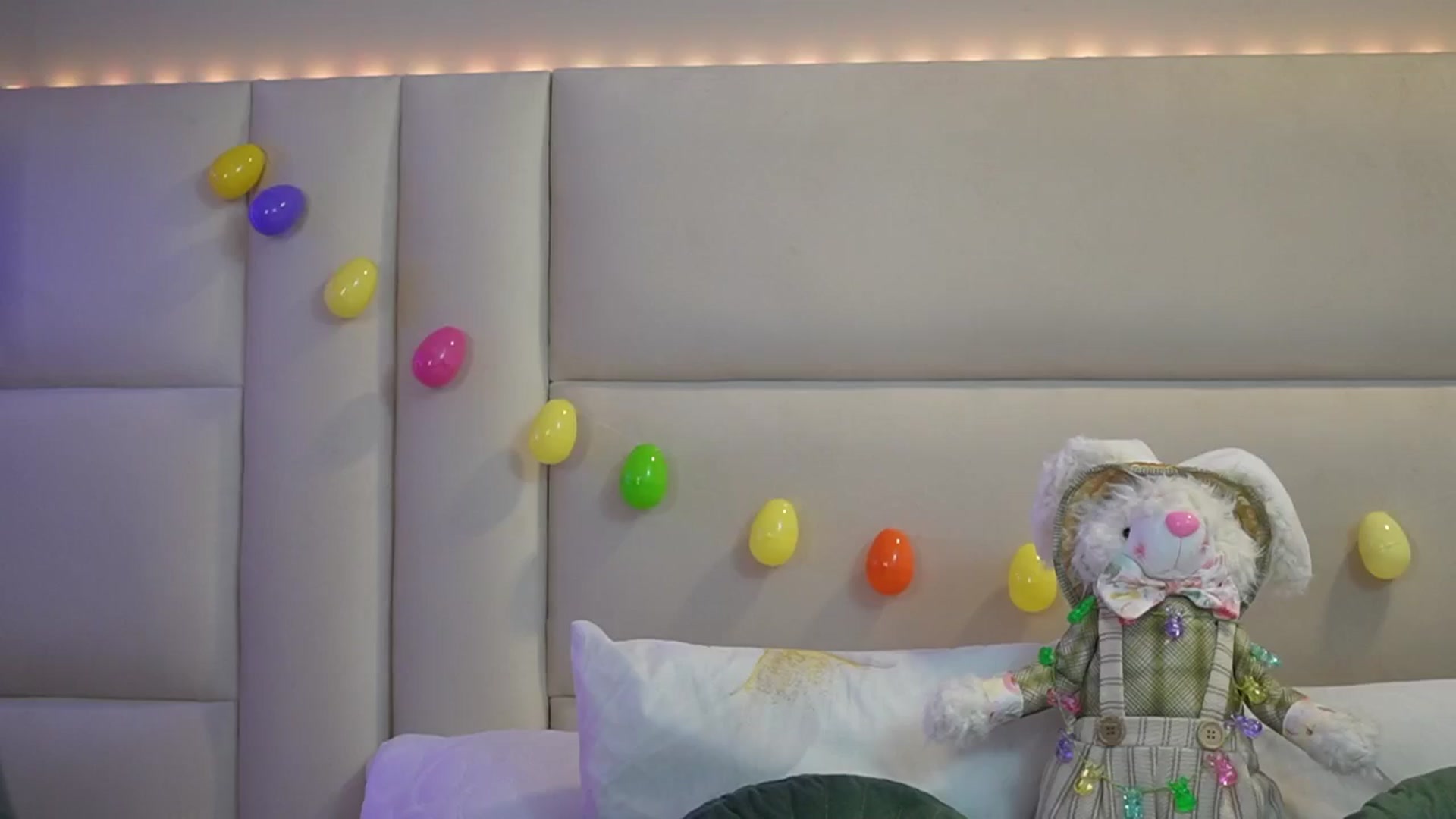 Gallery image thumbnail from SophieBecker's myfreecams stream on, 03/19/2026, 23:07 image 19 of 20