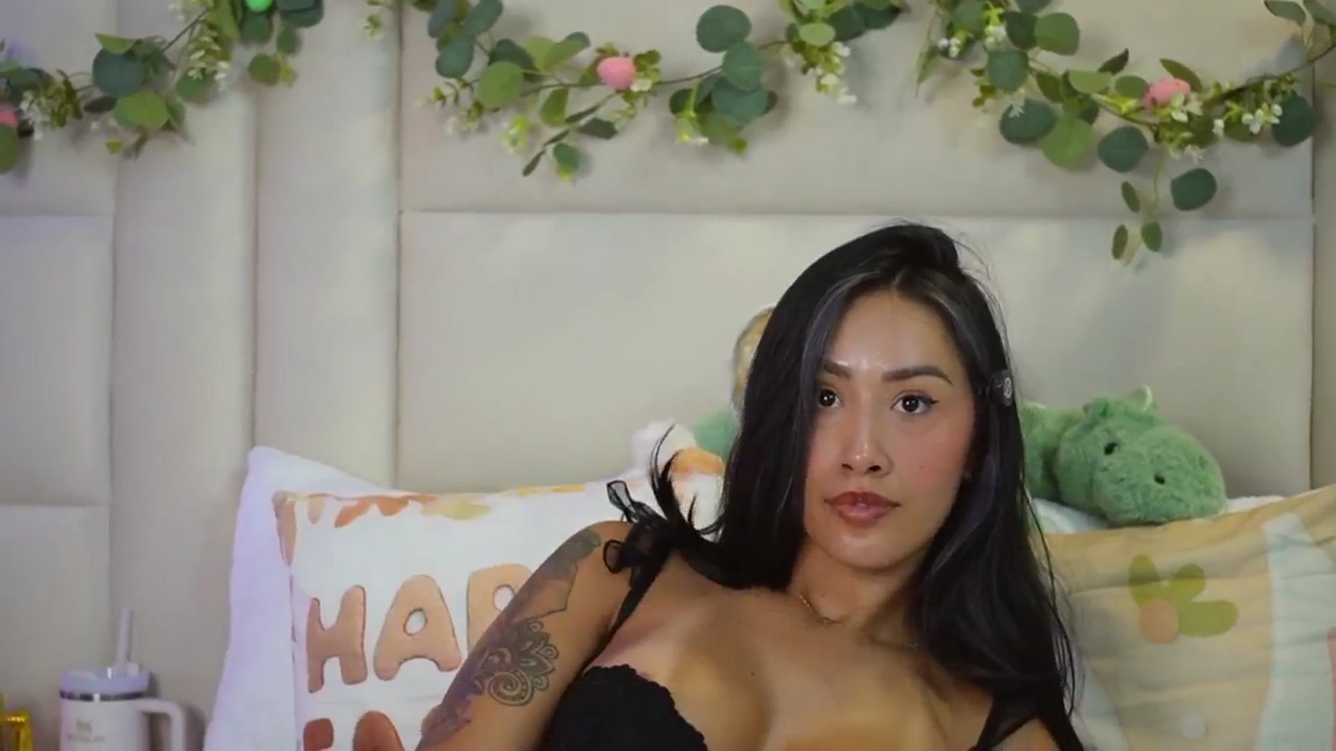 Gallery image thumbnail from SophieBecker's myfreecams stream on, 03/29/2026, 20:35 image 17 of 20