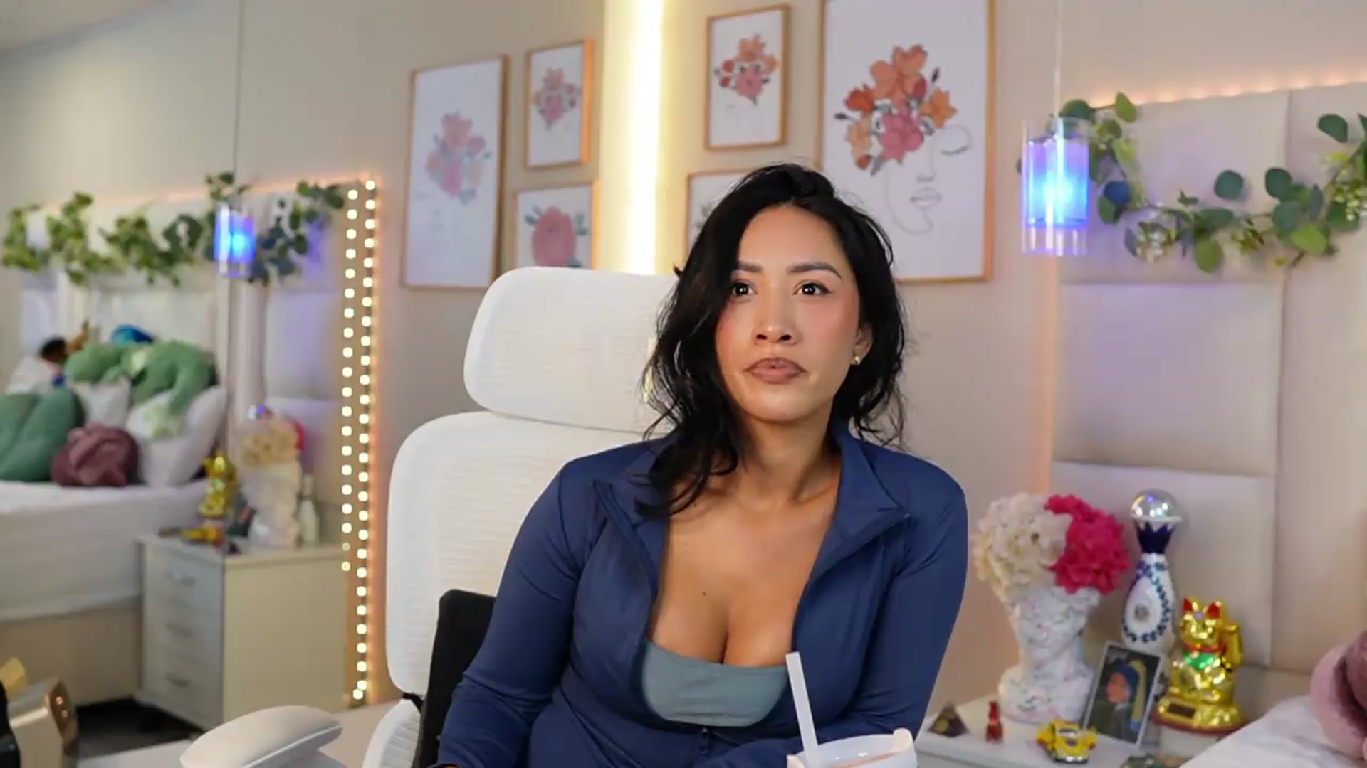 Gallery image thumbnail from SophieBecker's myfreecams stream on, 08/04/2026, 23:16 image 19 of 20