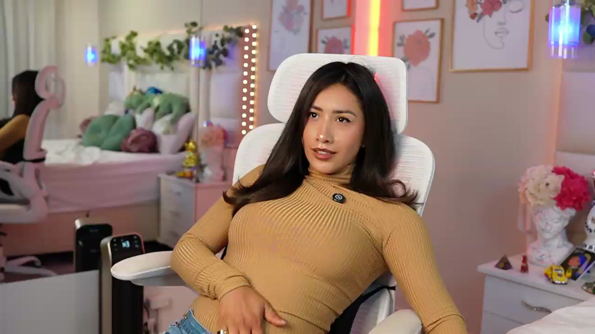 Gallery image thumbnail from SophieBecker's myfreecams stream on, 08/06/2026, 22:55 image 7 of 20