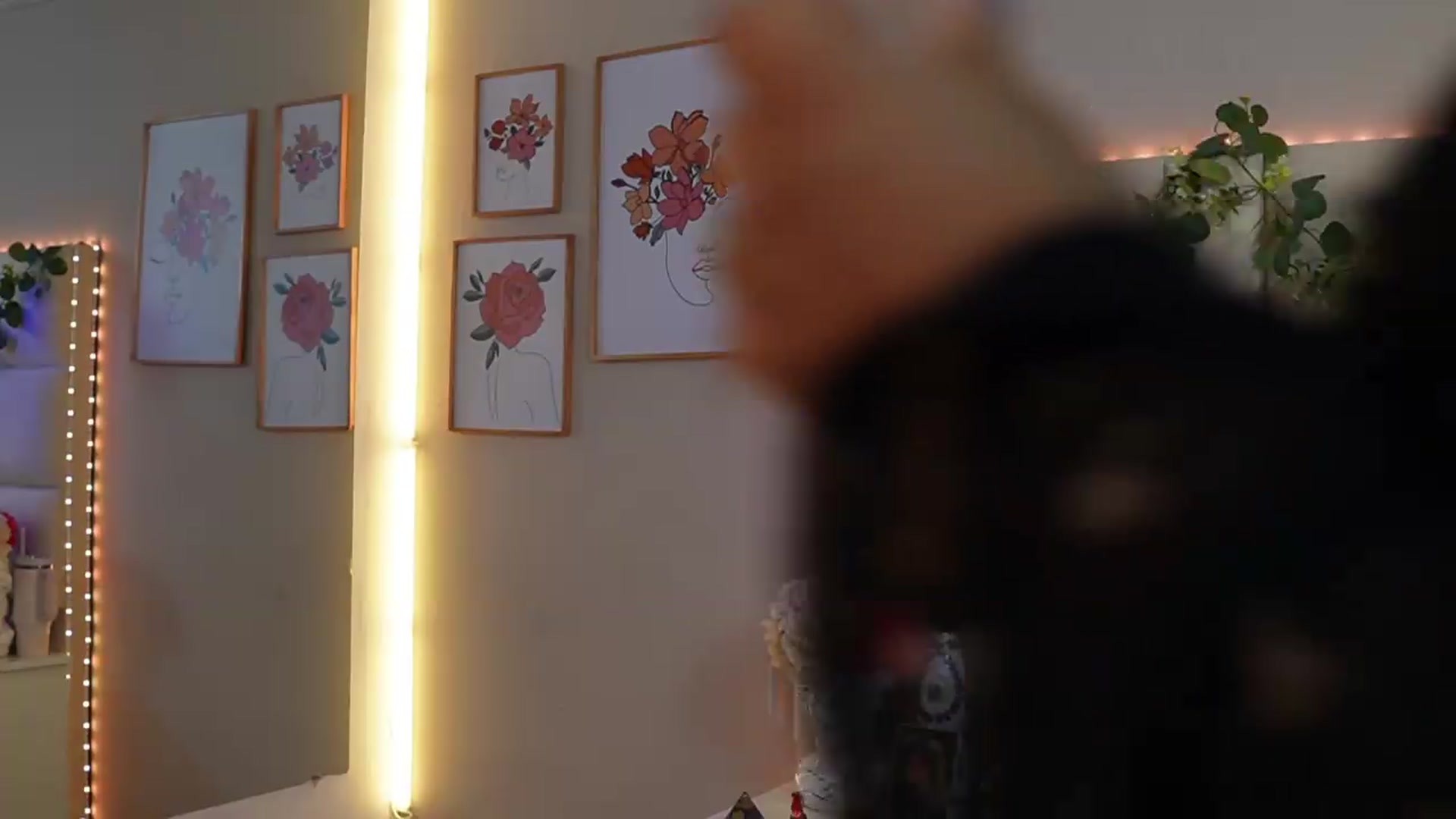 Gallery image thumbnail from SophieBecker's myfreecams stream on, 08/07/2026, 21:18 image 9 of 20