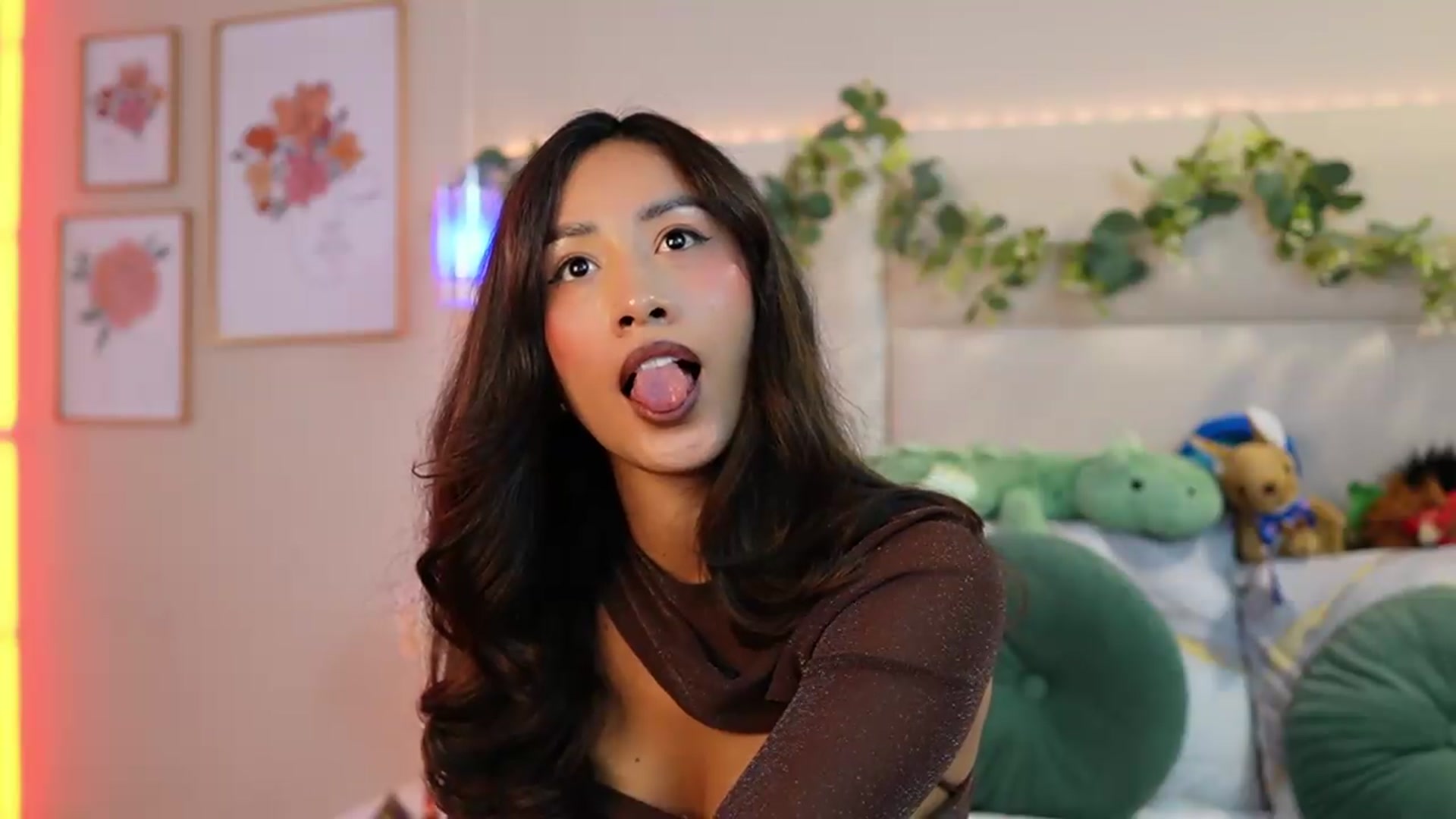 Gallery image thumbnail from SophieBecker's myfreecams stream on, 08/16/2026, 22:14 image 11 of 20