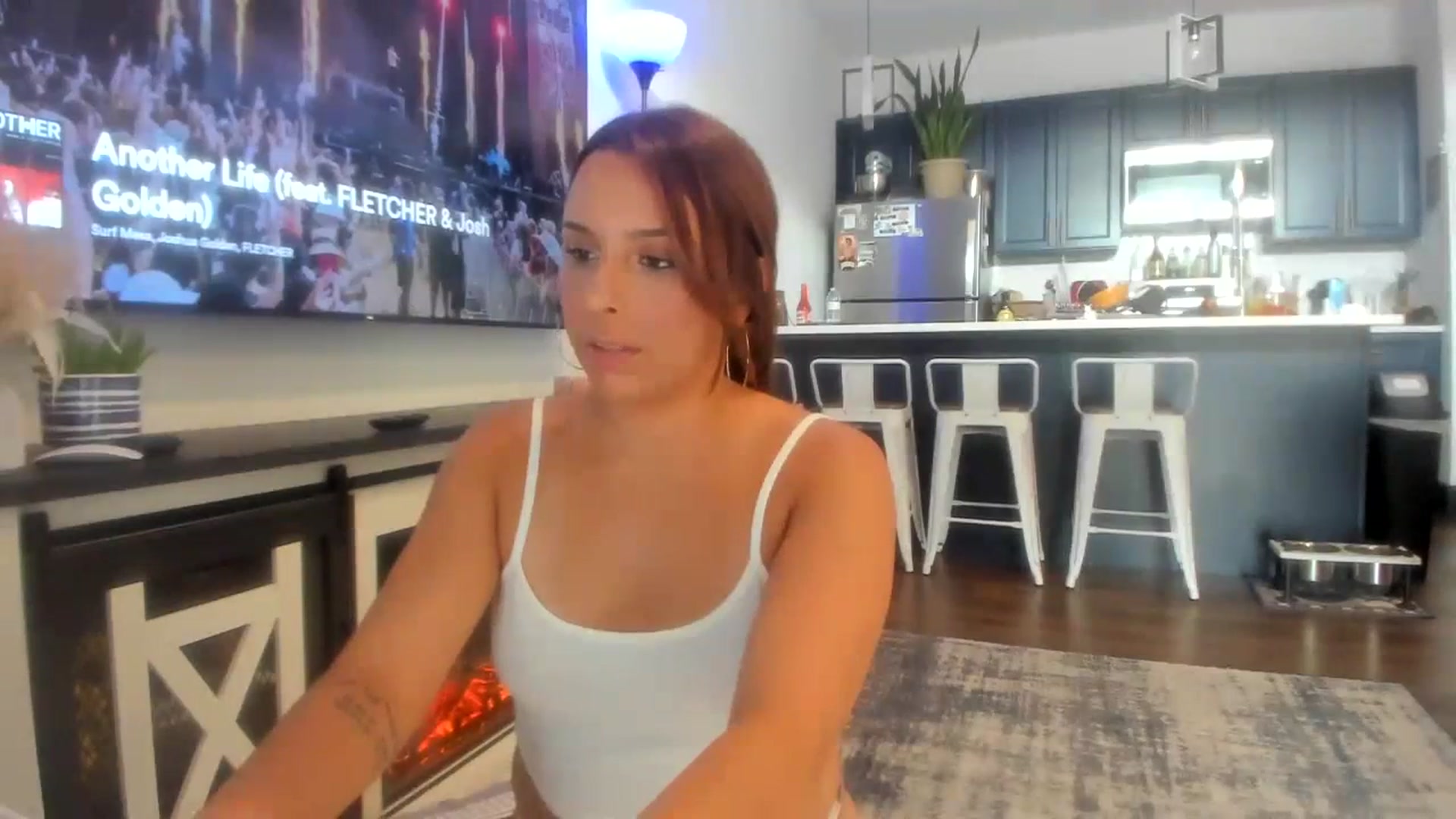 Gallery image thumbnail from SophieBenz's myfreecams stream on, 08/03/2023, 15:04 image 3 of 20