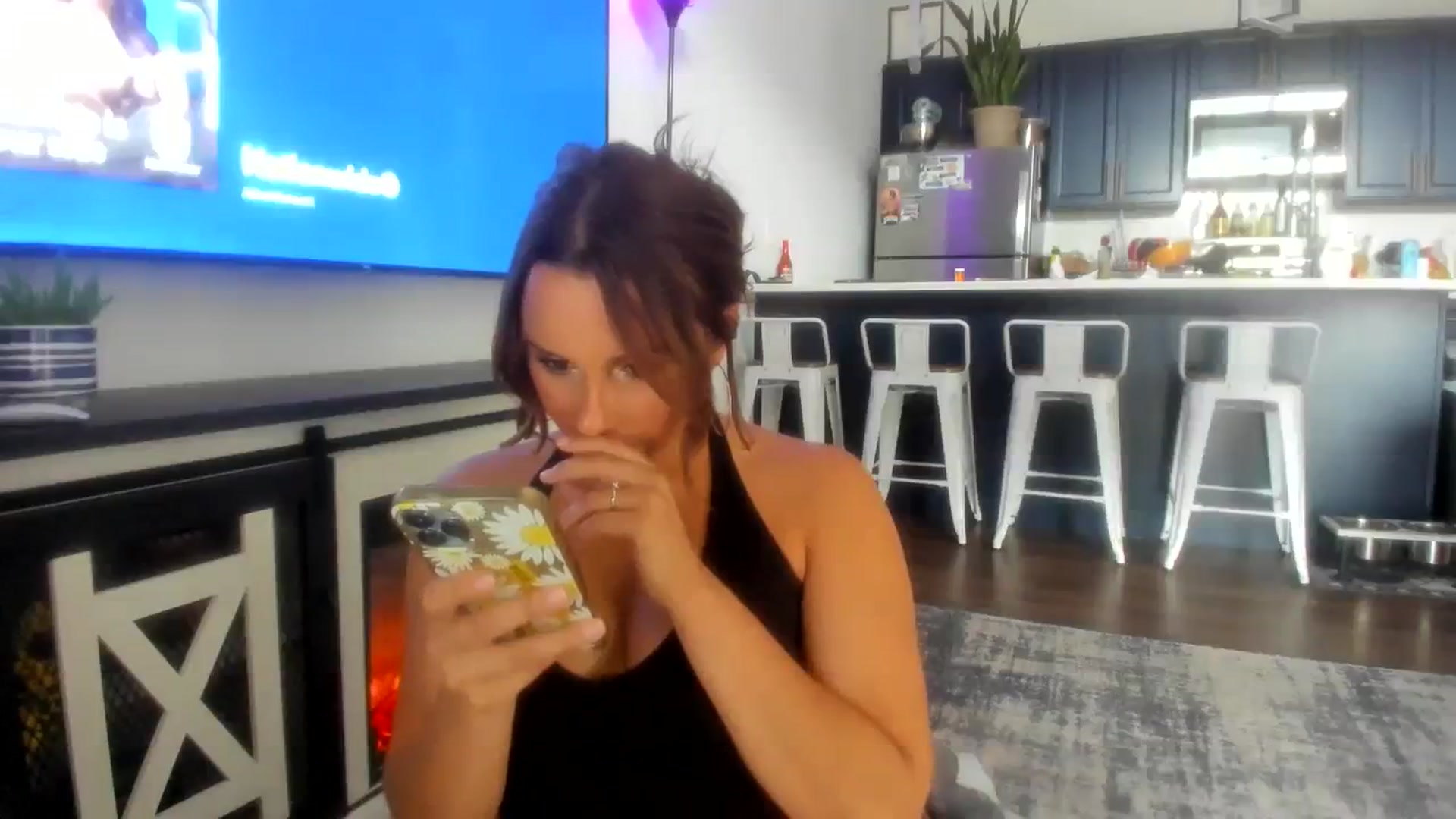 Gallery image thumbnail from SophieBenz's myfreecams stream on, 08/04/2023, 17:09 image 15 of 20