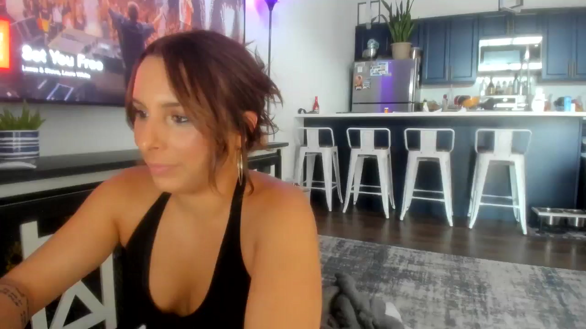 Gallery image thumbnail from SophieBenz's myfreecams stream on, 08/04/2023, 17:09 image 1 of 20