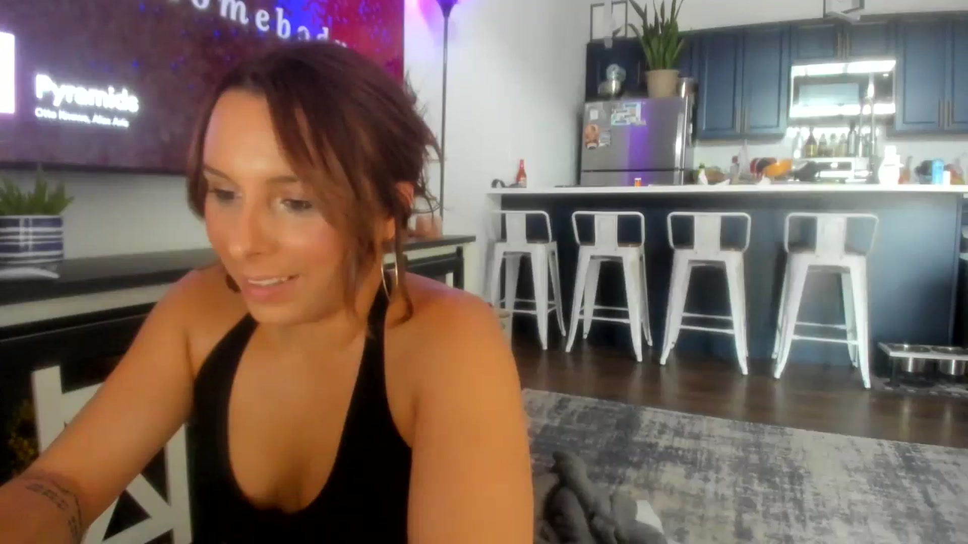 Gallery image thumbnail from SophieBenz's myfreecams stream on, 08/04/2023, 17:09 image 4 of 20