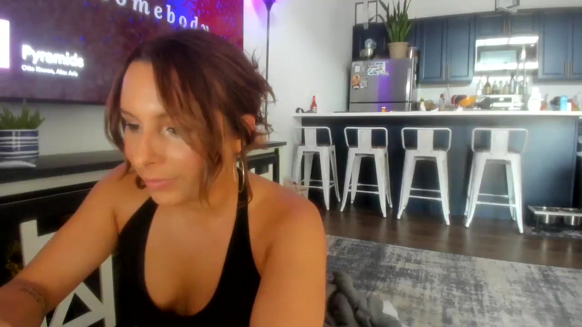 Gallery image thumbnail from SophieBenz's myfreecams stream on, 08/04/2023, 17:09 image 6 of 20