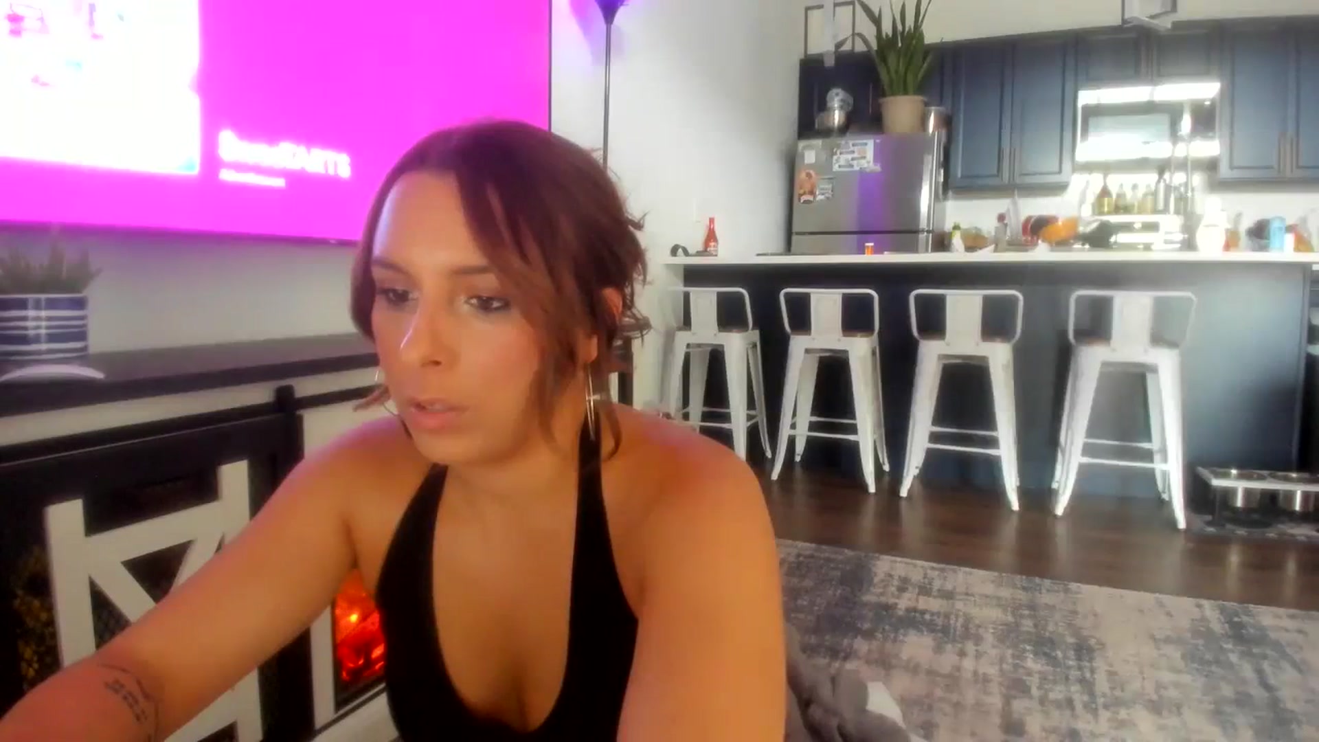 Gallery image thumbnail from SophieBenz's myfreecams stream on, 08/04/2023, 17:09 image 16 of 20