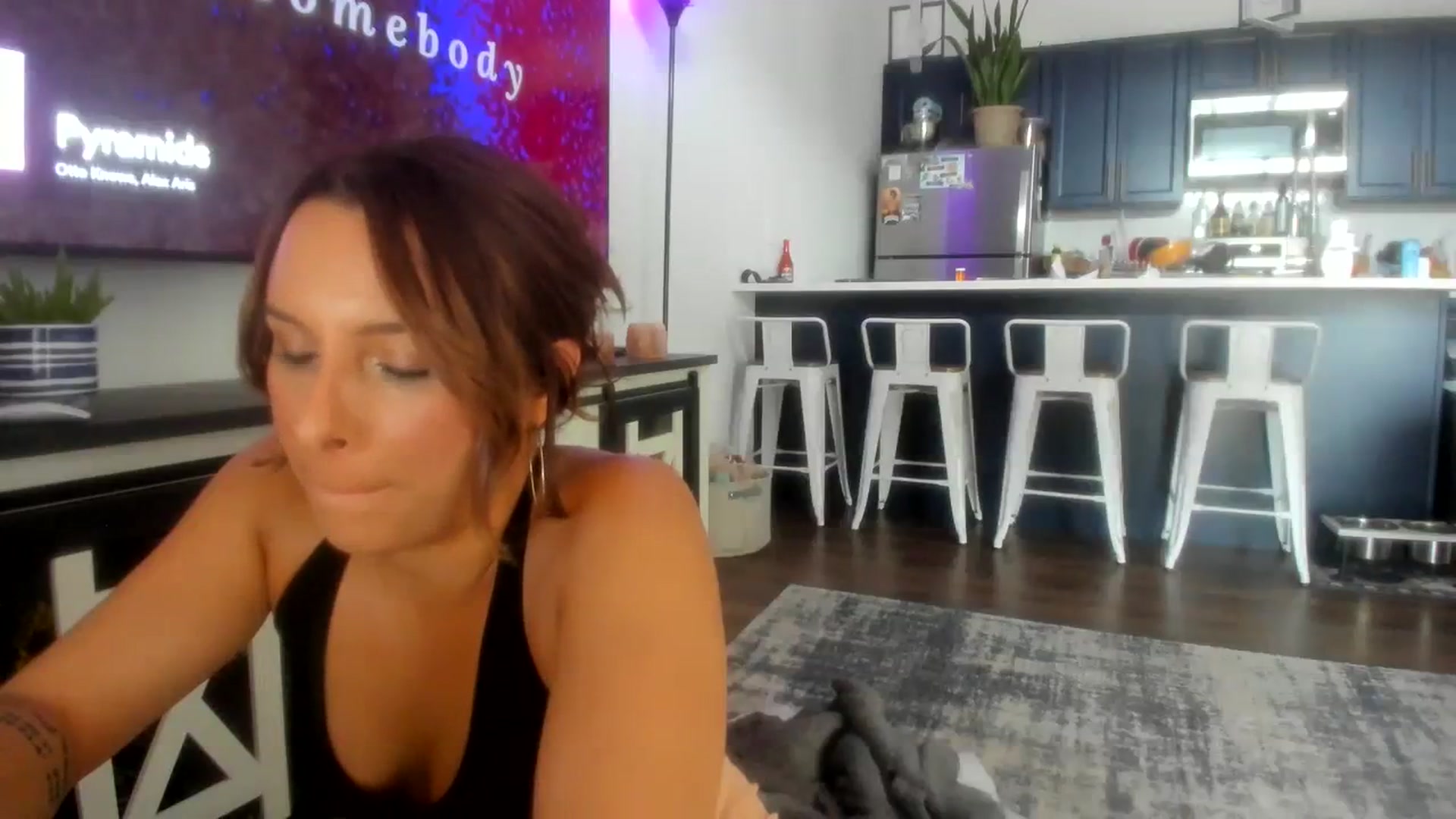 Gallery image thumbnail from SophieBenz's myfreecams stream on, 08/04/2023, 17:09 image 3 of 20