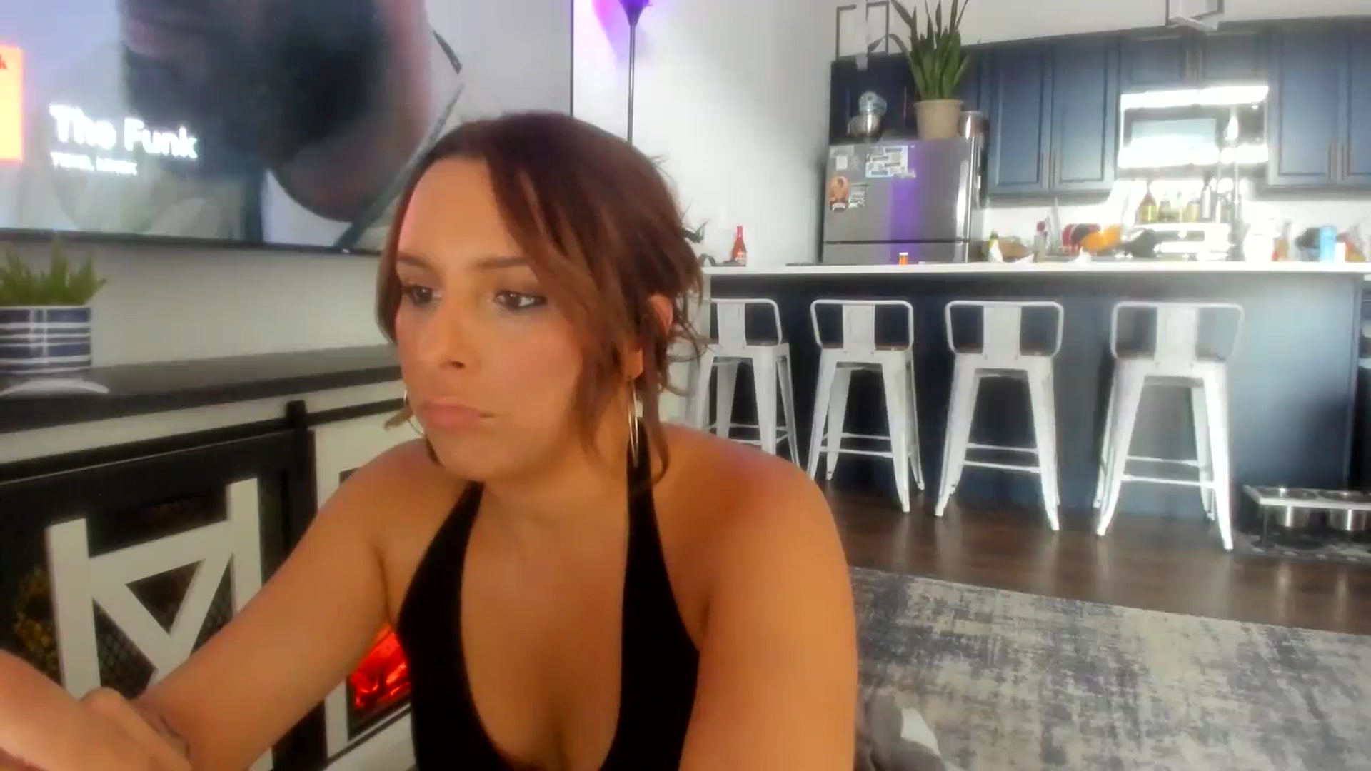 Gallery image thumbnail from SophieBenz's myfreecams stream on, 08/04/2023, 17:09 image 19 of 20