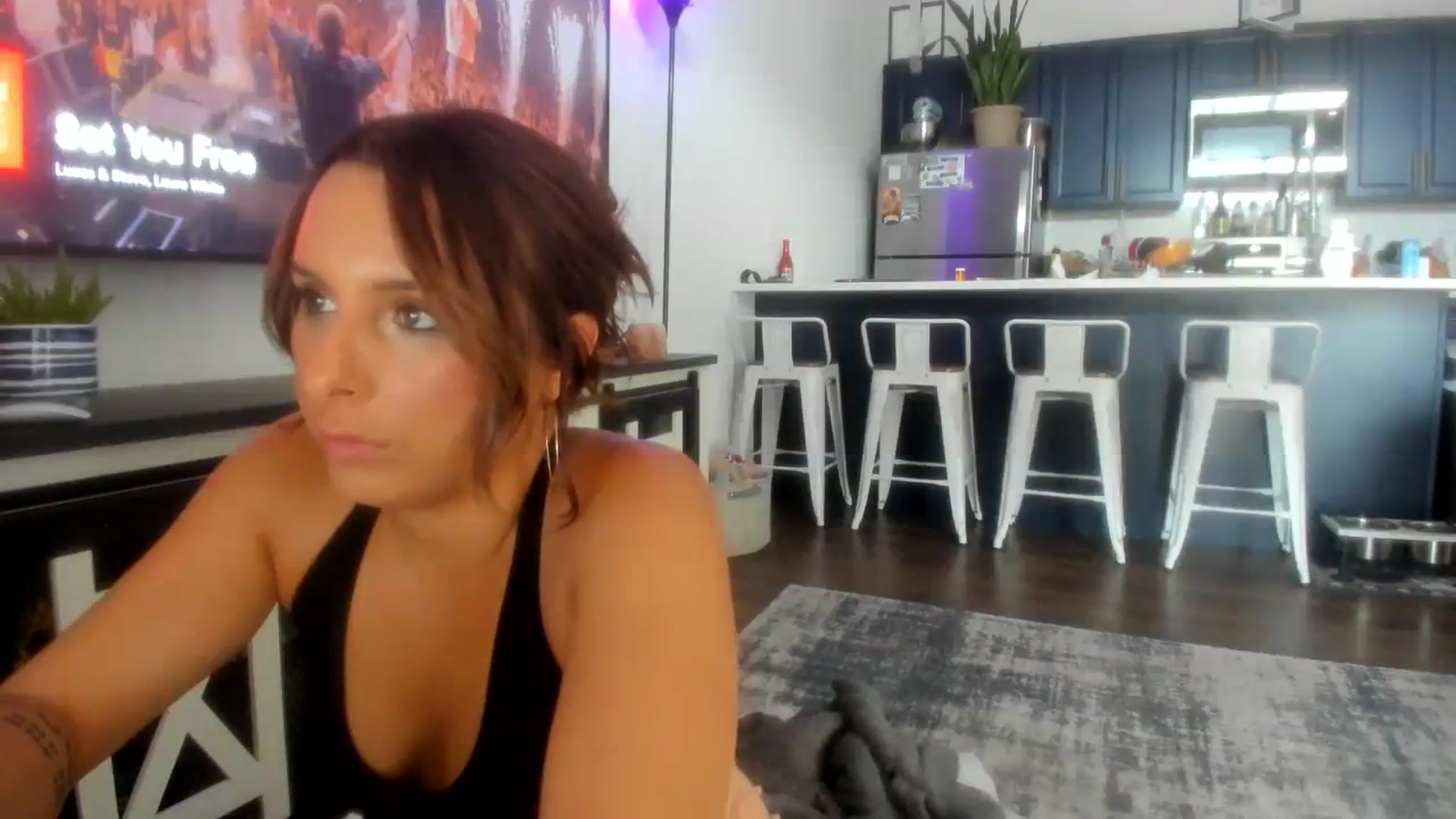 Gallery image thumbnail from SophieBenz's myfreecams stream on, 08/04/2023, 17:09 image 2 of 20
