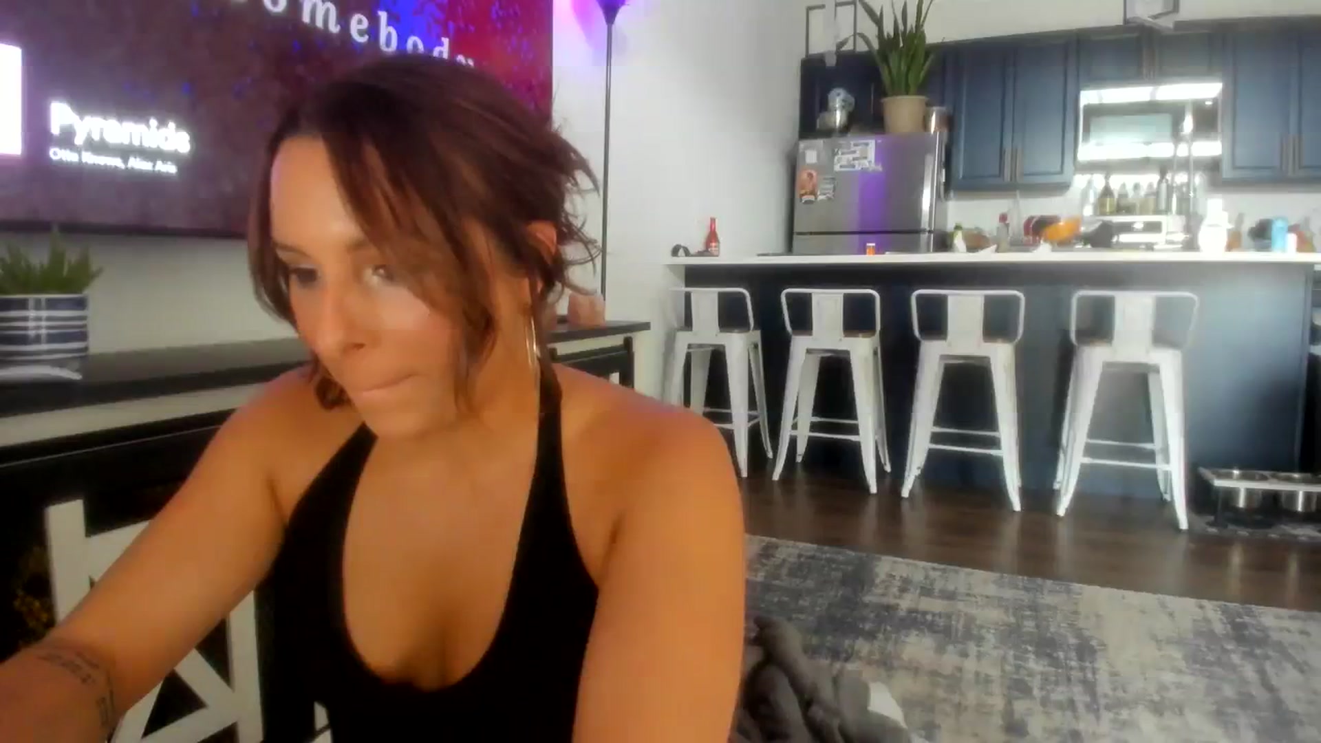 Gallery image thumbnail from SophieBenz's myfreecams stream on, 08/04/2023, 17:09 image 5 of 20