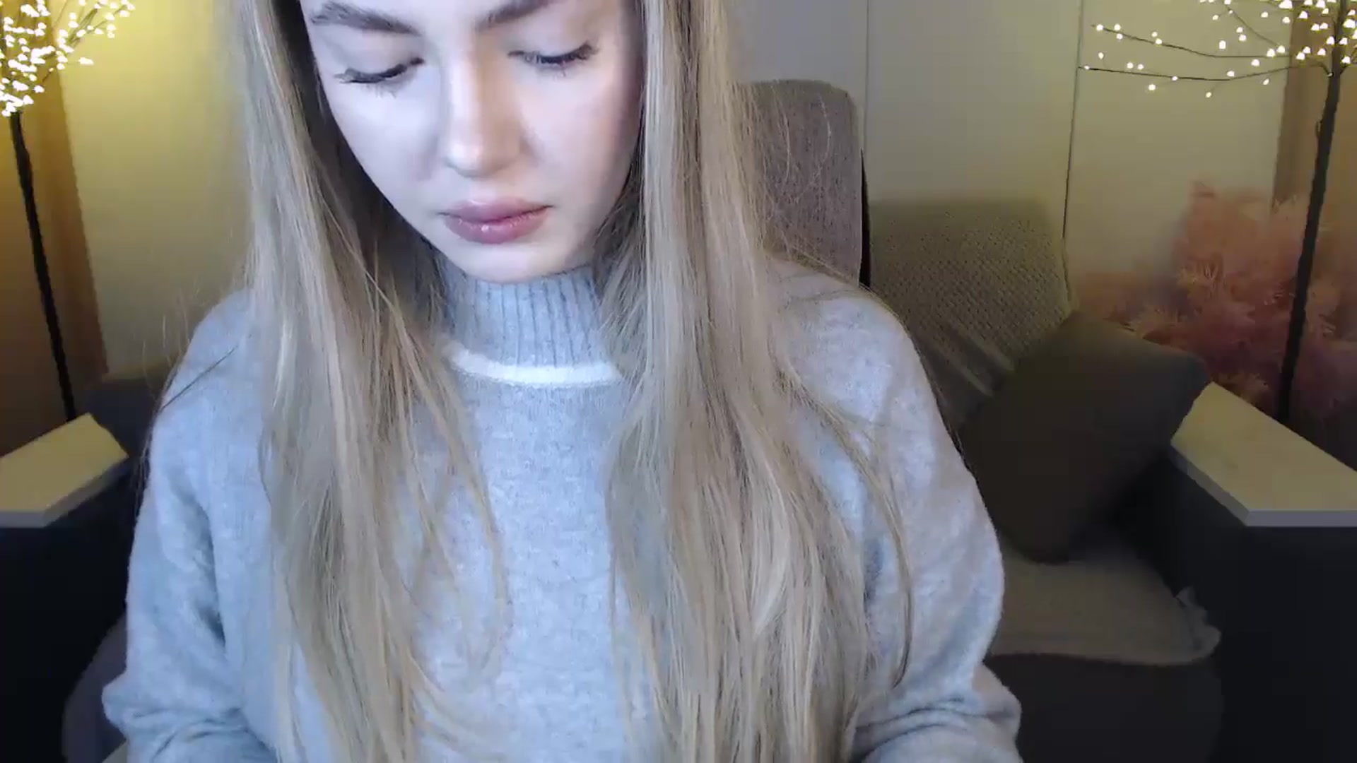 Gallery image thumbnail from SophieKing's myfreecams stream on, 01/05/2025, 09:38 image 15 of 20