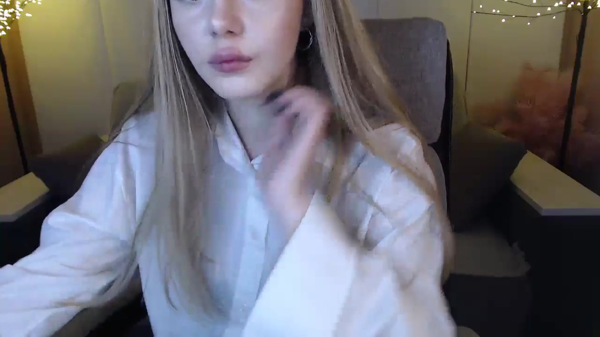Gallery image thumbnail from SophieKing's myfreecams stream on, 01/05/2025, 11:07 image 19 of 20