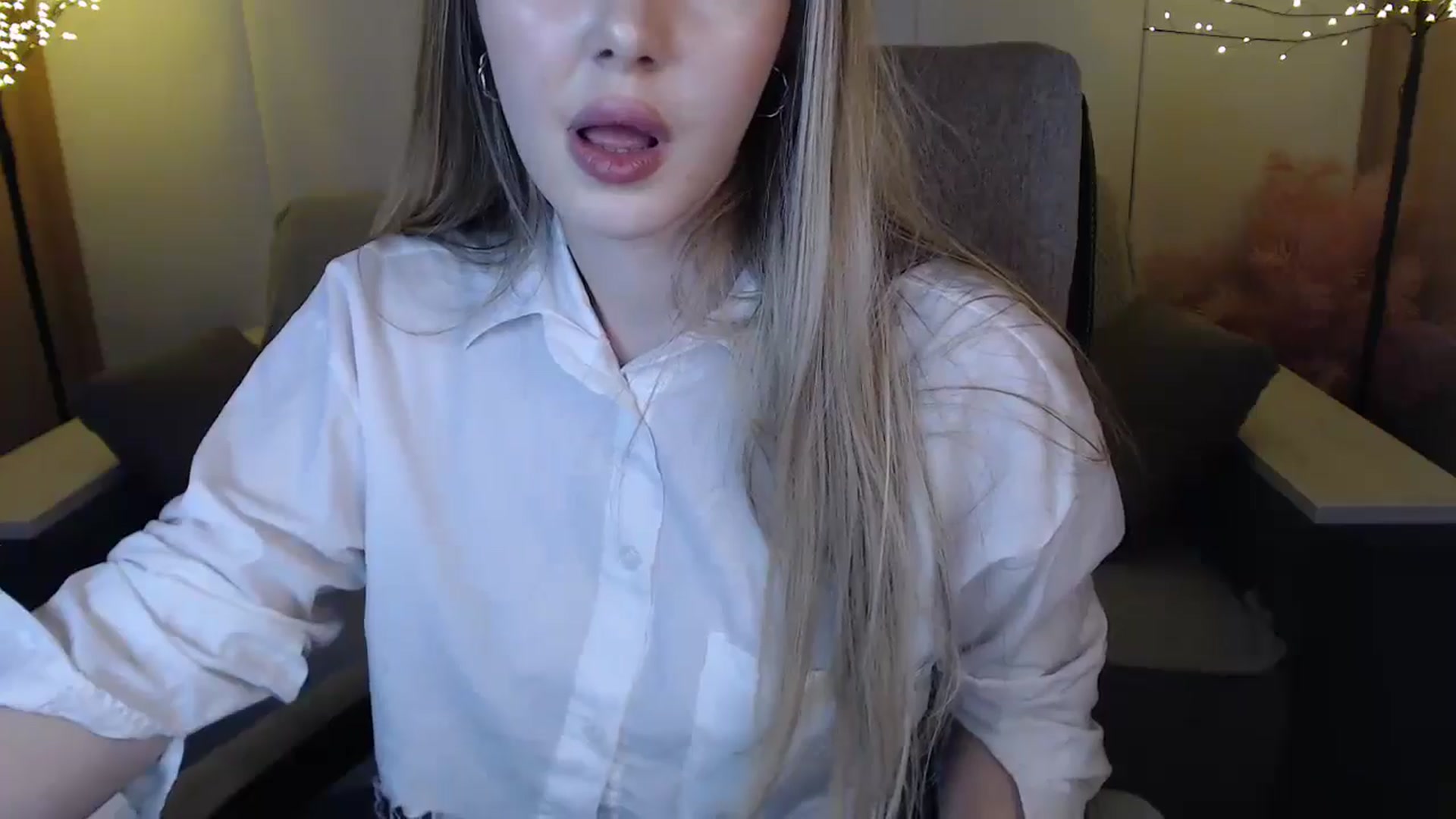 Gallery image thumbnail from SophieKing's myfreecams stream on, 01/05/2025, 11:07 image 17 of 20
