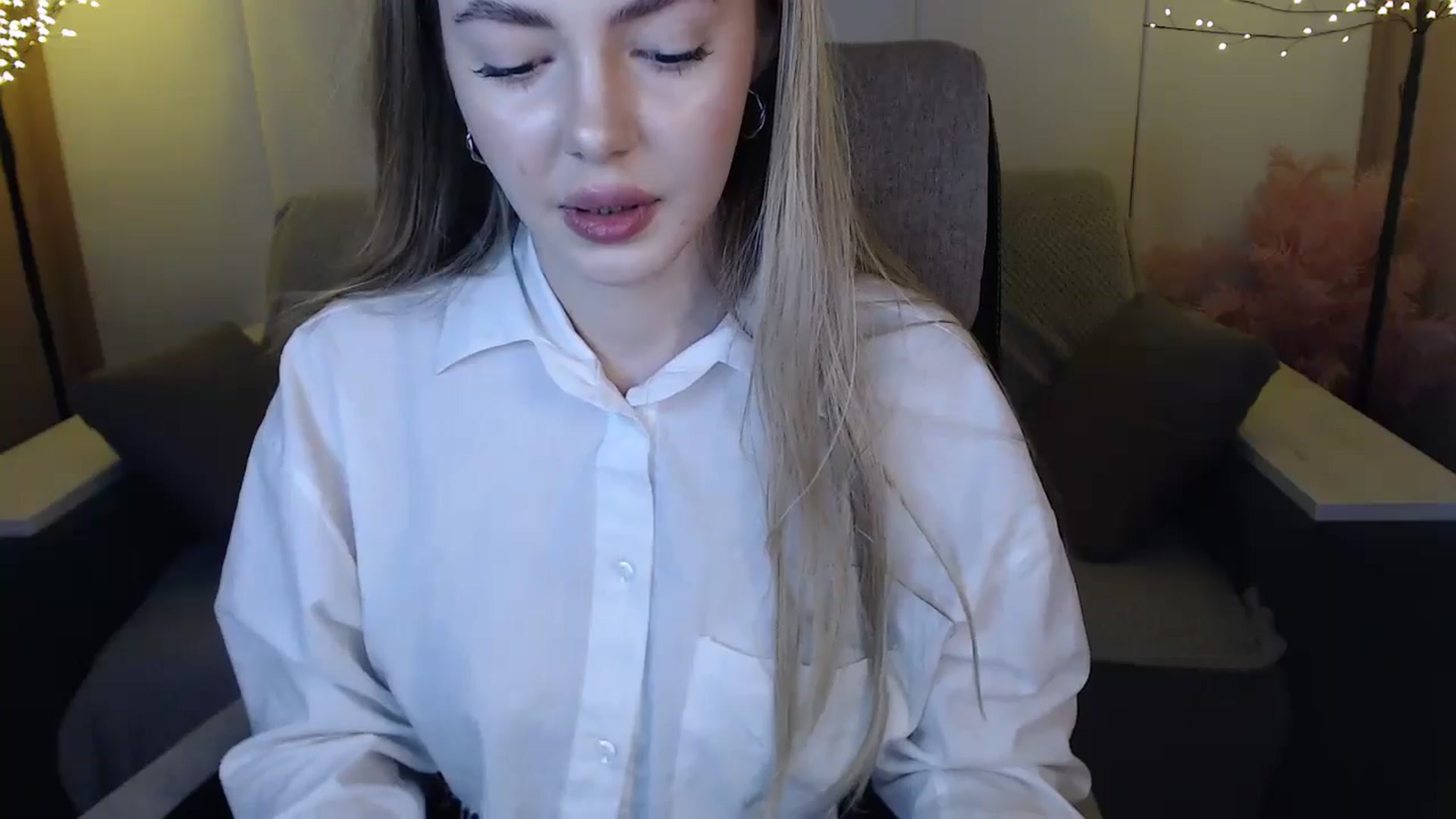 Gallery image thumbnail from SophieKing's myfreecams stream on, 01/05/2025, 11:07 image 9 of 20
