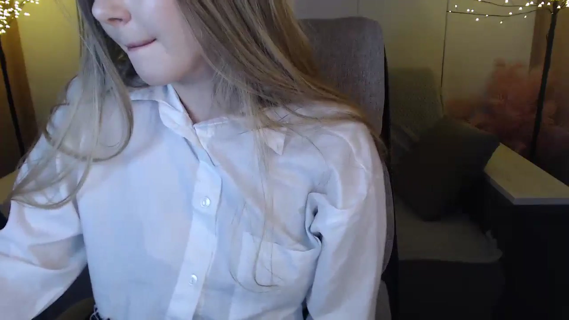 Gallery image thumbnail from SophieKing's myfreecams stream on, 01/05/2025, 11:07 image 16 of 20