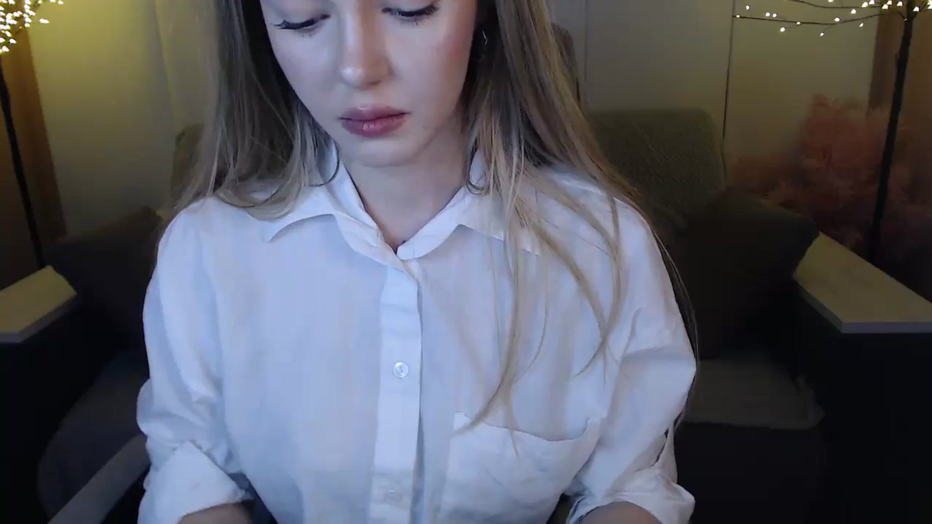 Gallery image thumbnail from SophieKing's myfreecams stream on, 01/05/2025, 11:07 image 4 of 20