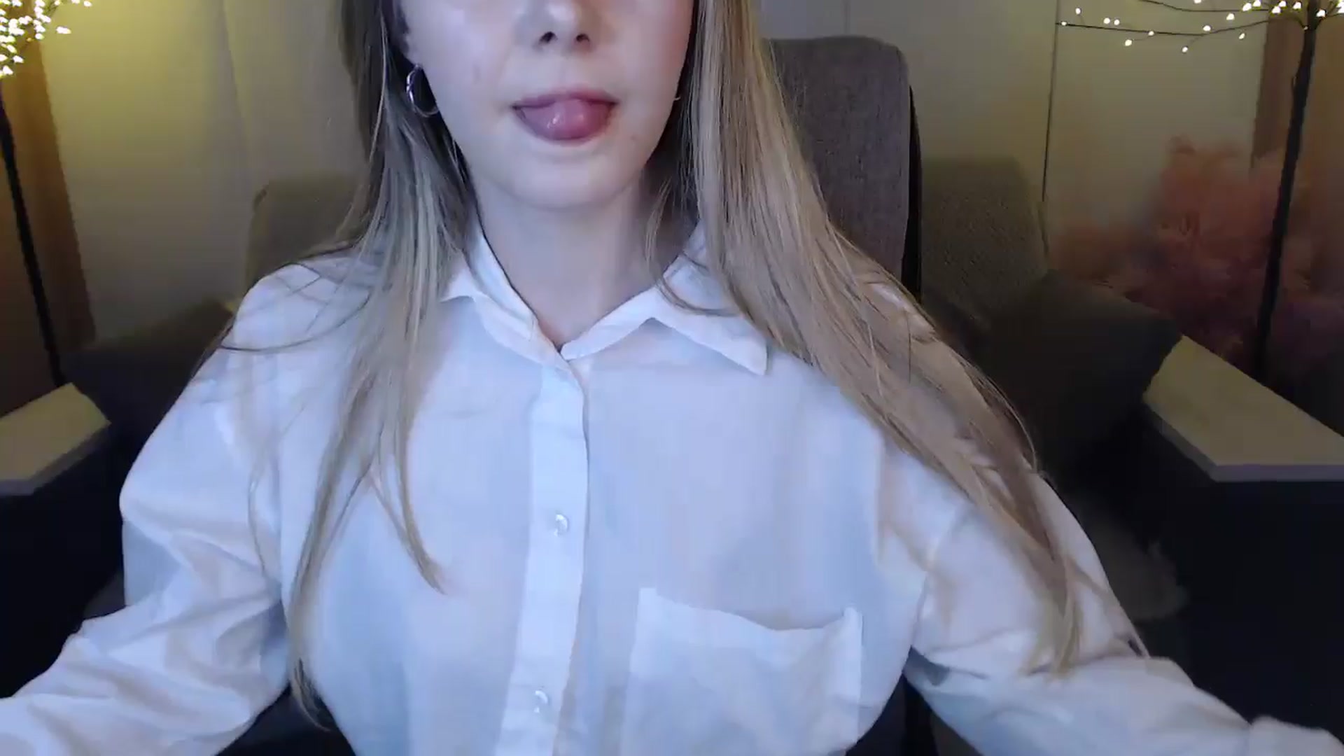 Gallery image thumbnail from SophieKing's myfreecams stream on, 01/05/2025, 11:07 image 8 of 20