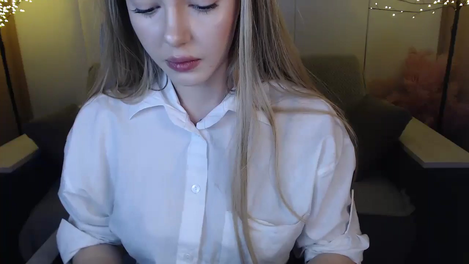 Gallery image thumbnail from SophieKing's myfreecams stream on, 01/05/2025, 11:07 image 3 of 20