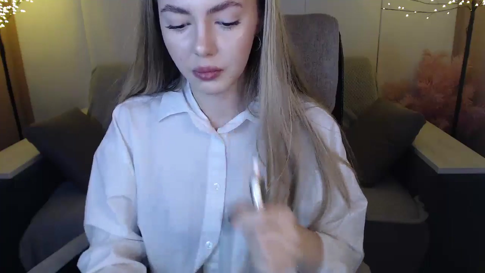 Gallery image thumbnail from SophieKing's myfreecams stream on, 01/05/2025, 11:07 image 10 of 20