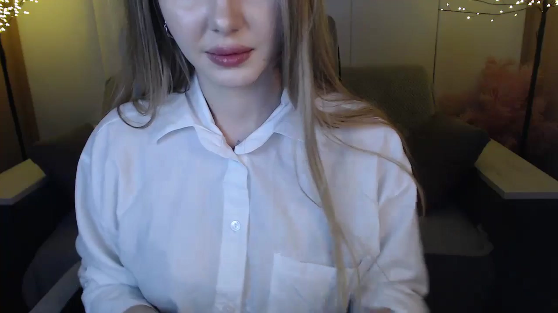 Gallery image thumbnail from SophieKing's myfreecams stream on, 01/05/2025, 11:07 image 2 of 20
