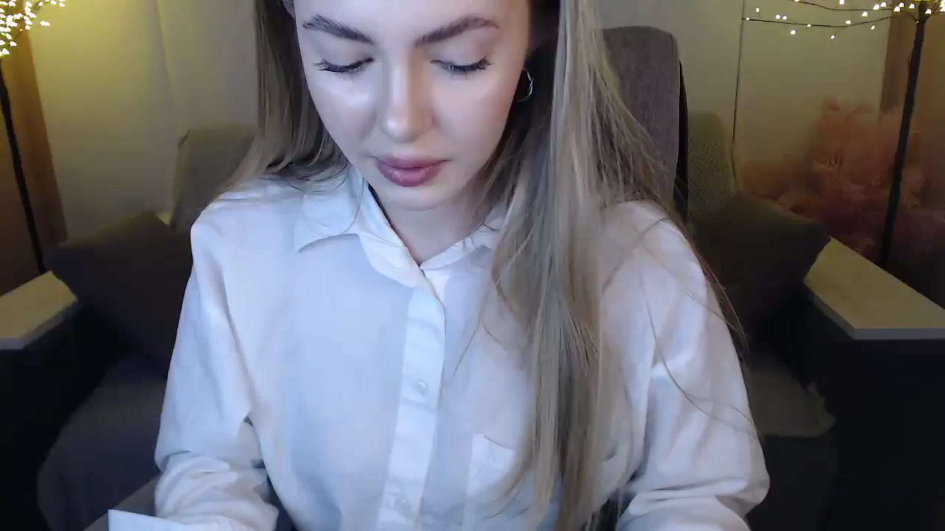 Gallery image thumbnail from SophieKing's myfreecams stream on, 01/05/2025, 11:07 image 20 of 20