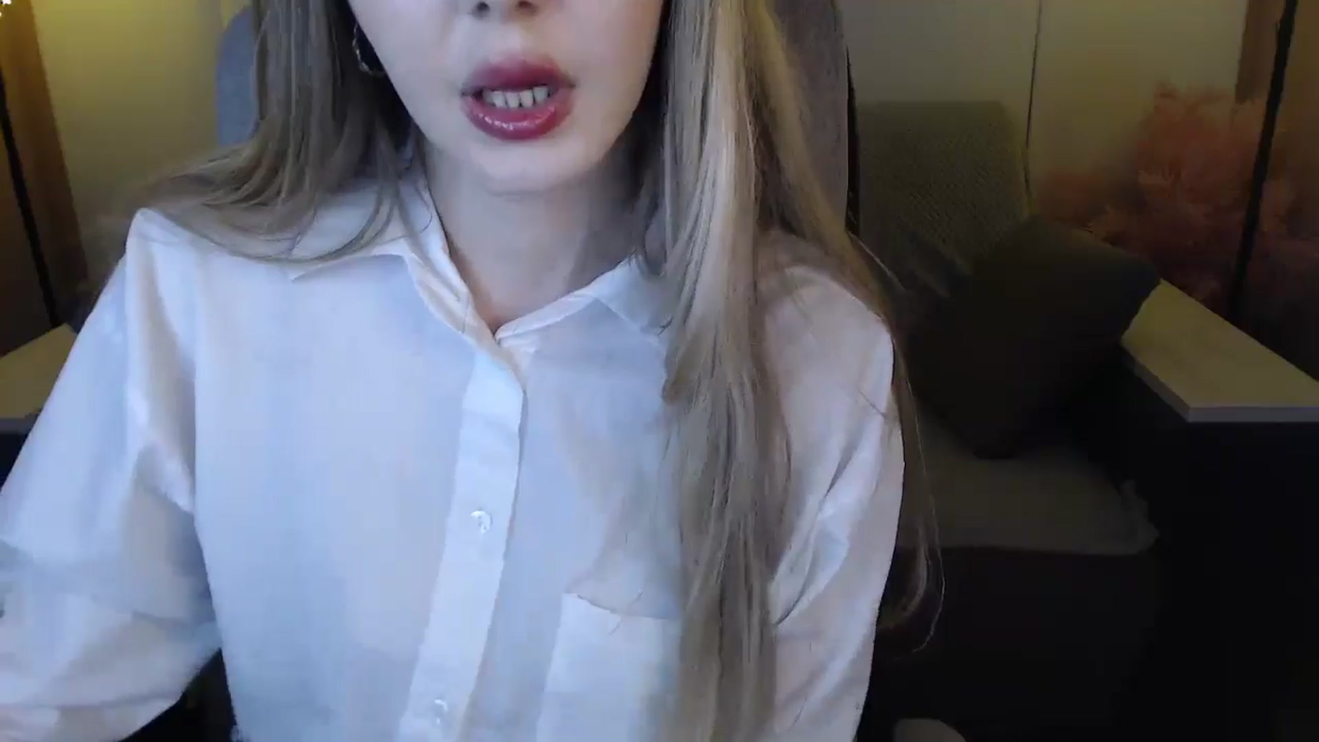 Gallery image thumbnail from SophieKing's myfreecams stream on, 01/05/2025, 11:51 image 7 of 20