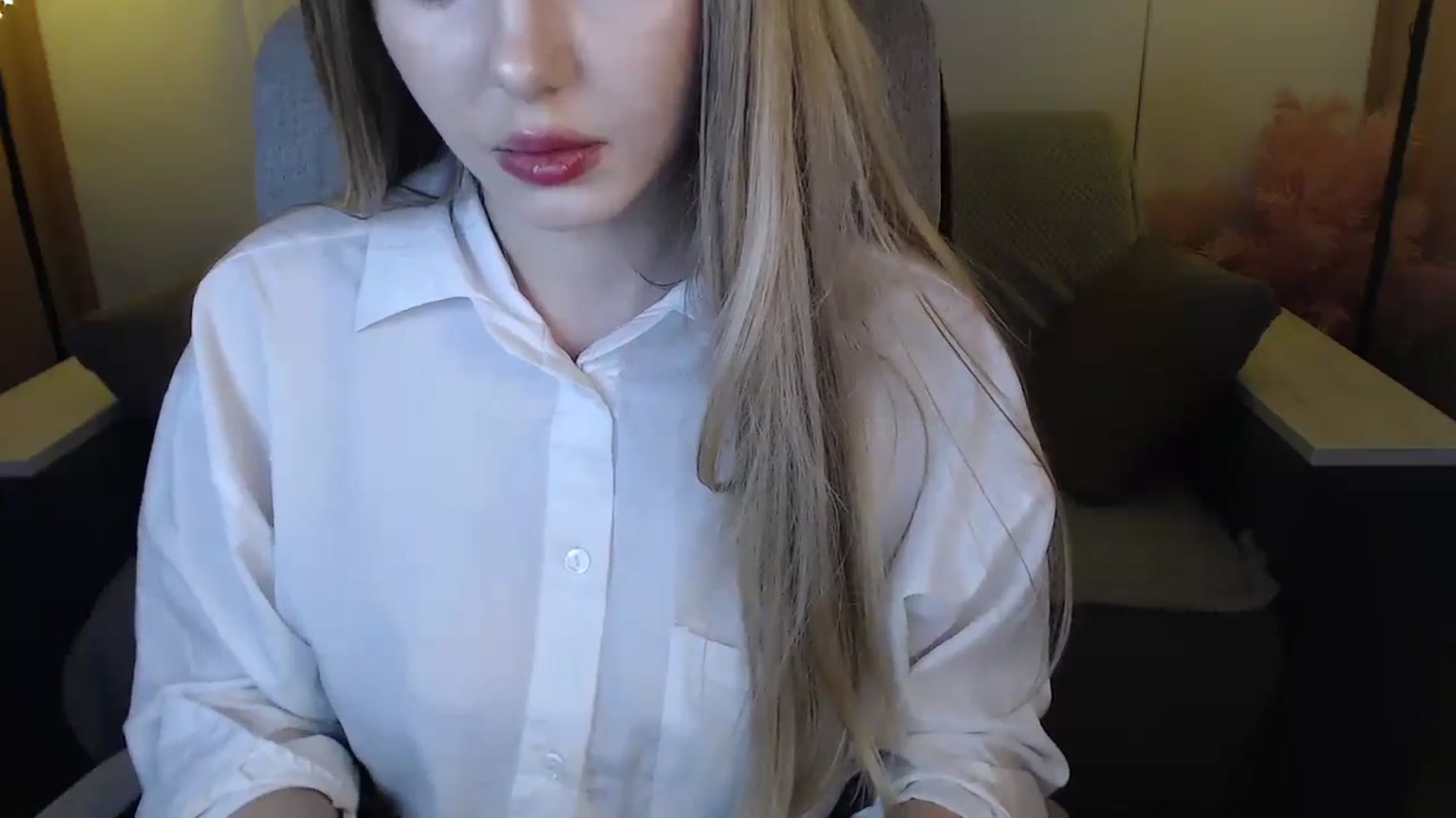 Gallery image thumbnail from SophieKing's myfreecams stream on, 01/05/2025, 11:51 image 16 of 20