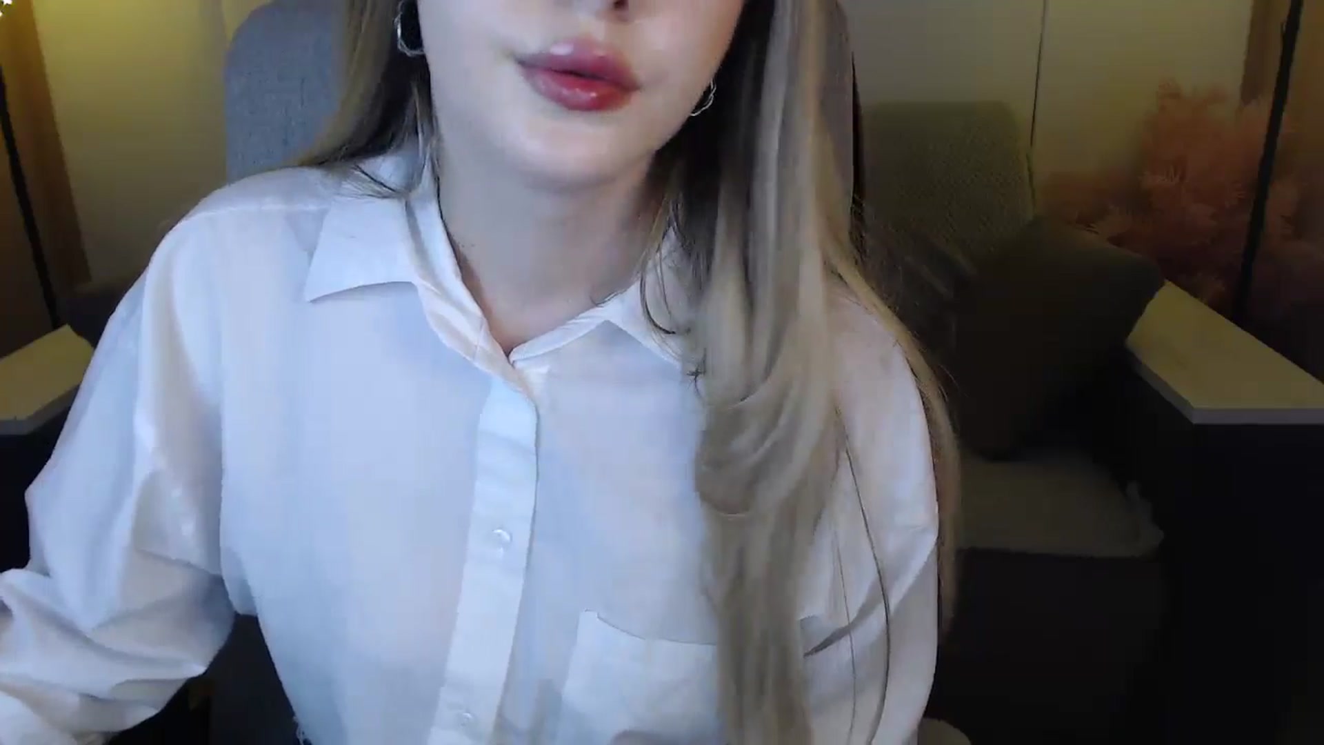 Gallery image thumbnail from SophieKing's myfreecams stream on, 01/05/2025, 11:51 image 17 of 20