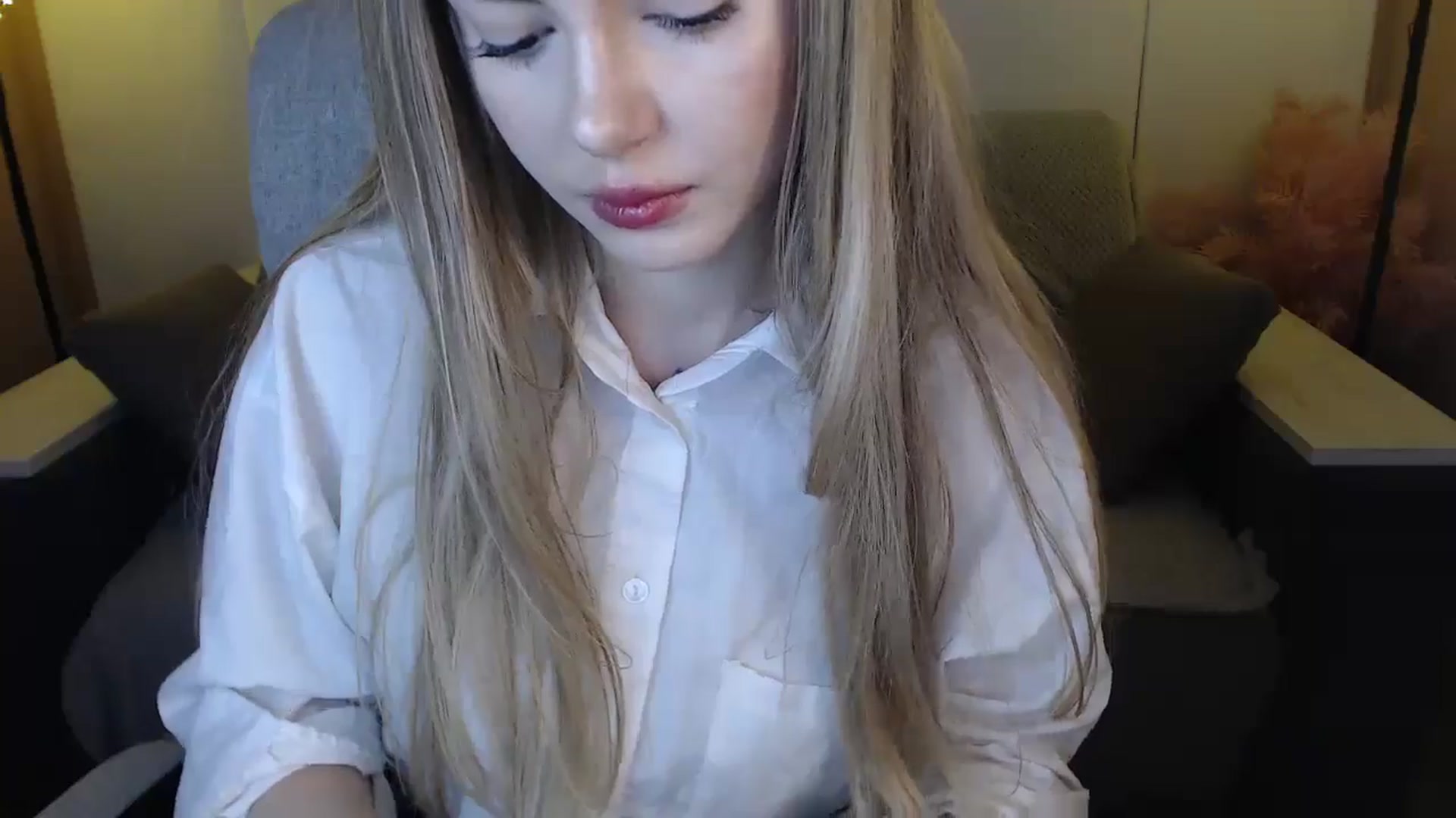 Gallery image thumbnail from SophieKing's myfreecams stream on, 01/05/2025, 11:51 image 11 of 20