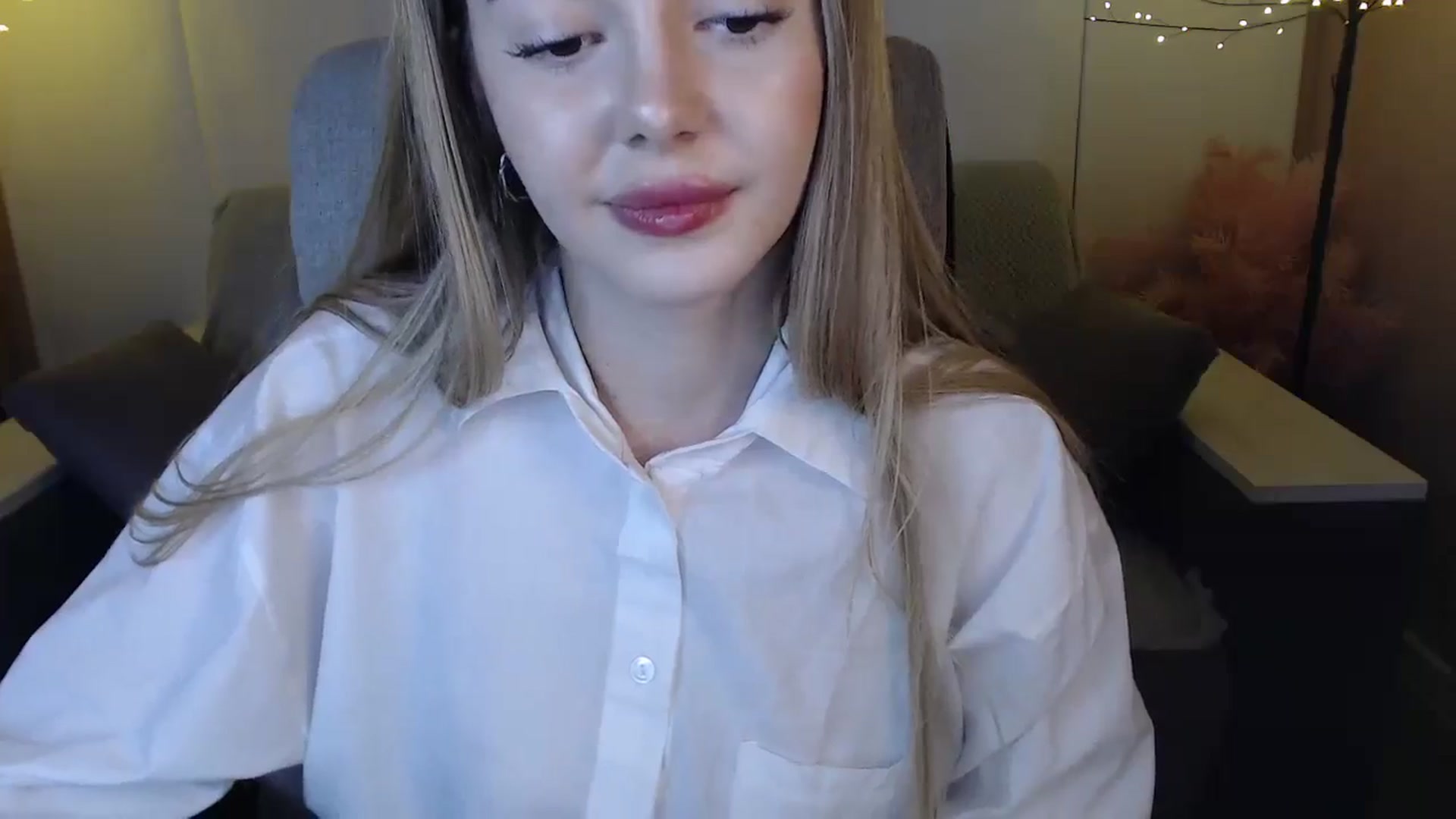 Gallery image thumbnail from SophieKing's myfreecams stream on, 01/05/2025, 12:28 image 3 of 20