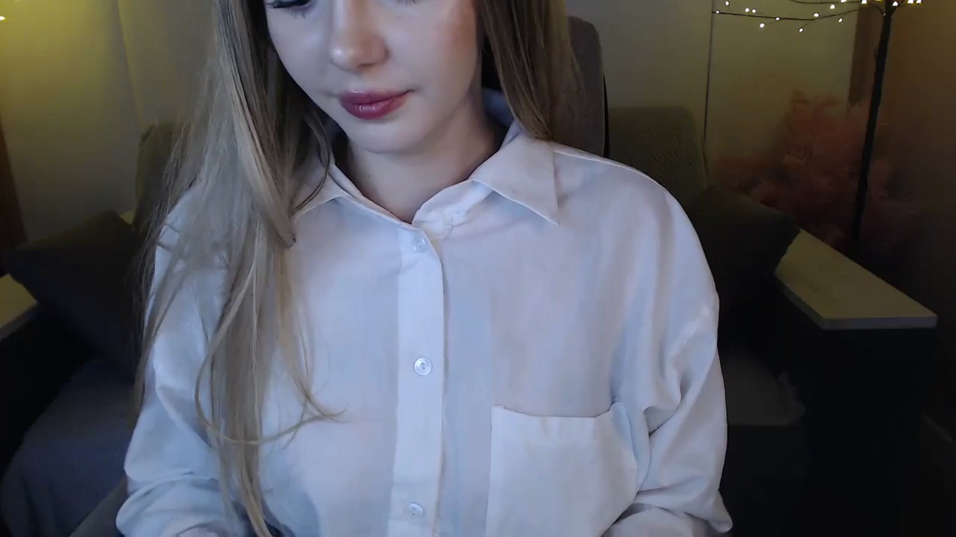 Gallery image thumbnail from SophieKing's myfreecams stream on, 01/05/2025, 12:28 image 4 of 20