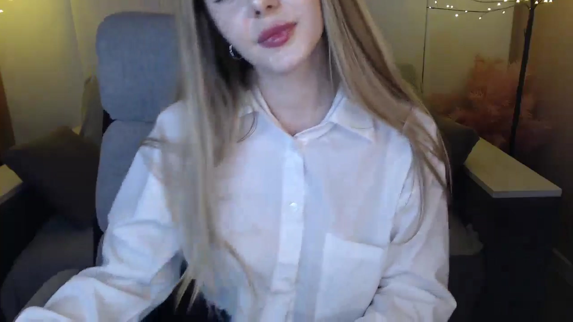 Gallery image thumbnail from SophieKing's myfreecams stream on, 01/05/2025, 12:28 image 9 of 20