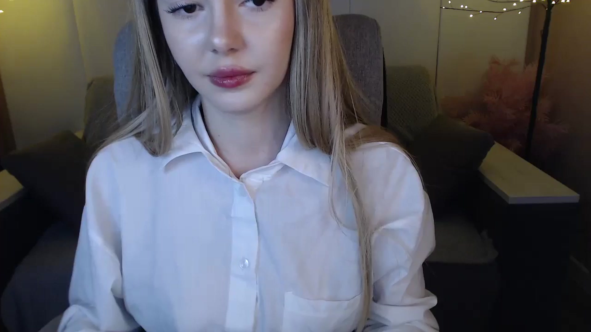 Gallery image thumbnail from SophieKing's myfreecams stream on, 01/05/2025, 12:28 image 1 of 20