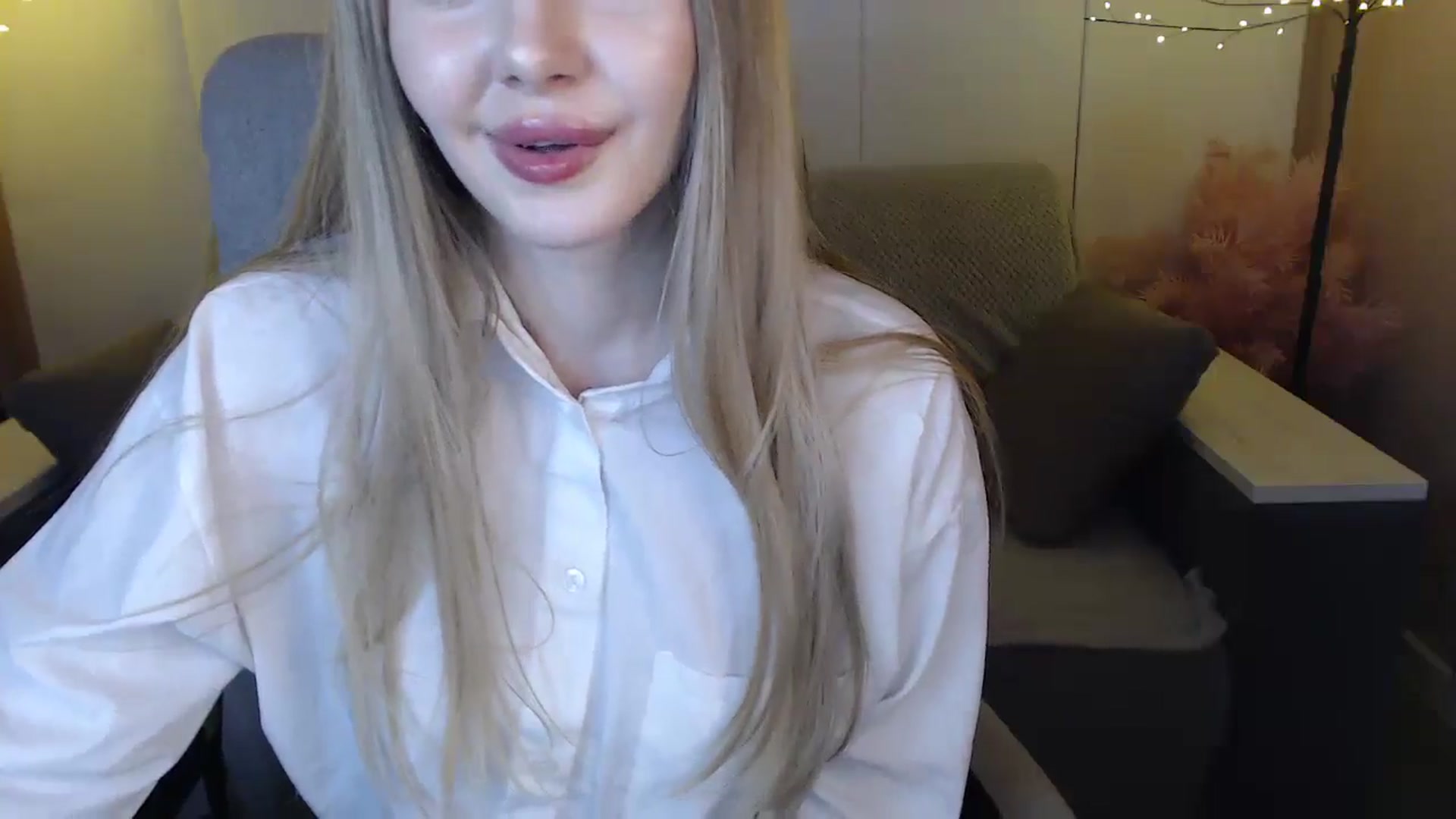 Gallery image thumbnail from SophieKing's myfreecams stream on, 01/05/2025, 12:28 image 10 of 20