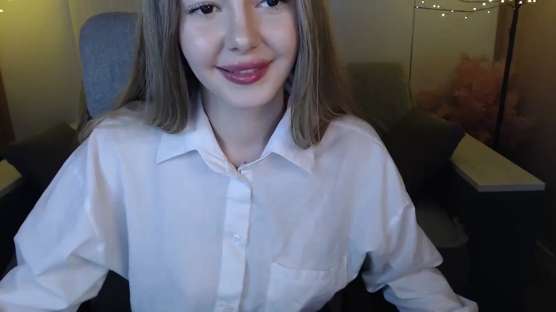 Gallery image thumbnail from SophieKing's myfreecams stream on, 01/05/2025, 12:28 image 12 of 20
