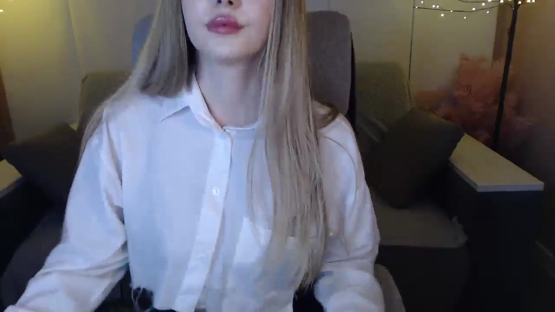 Gallery image thumbnail from SophieKing's myfreecams stream on, 01/05/2025, 12:28 image 15 of 20