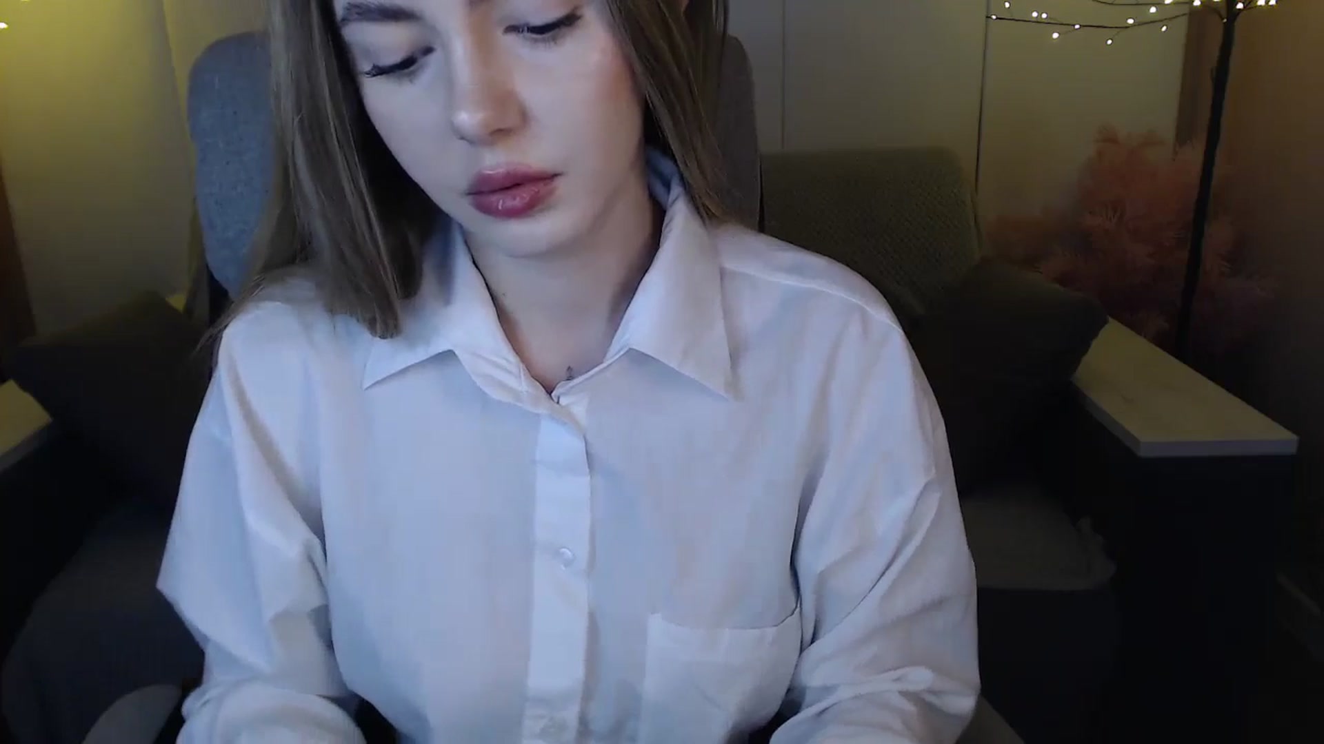 Gallery image thumbnail from SophieKing's myfreecams stream on, 01/05/2025, 12:28 image 11 of 20