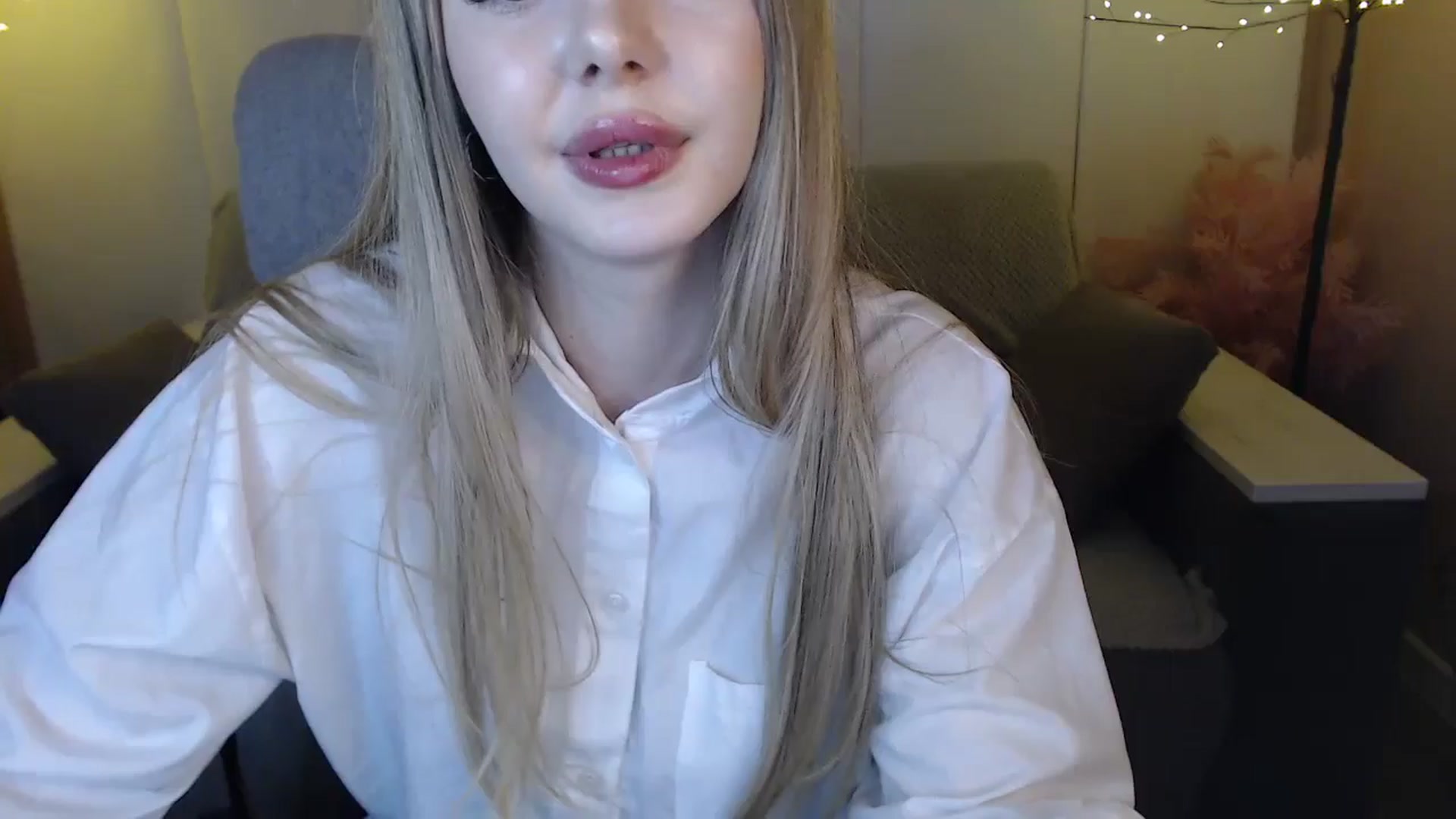 Gallery image thumbnail from SophieKing's myfreecams stream on, 01/05/2025, 12:28 image 8 of 20