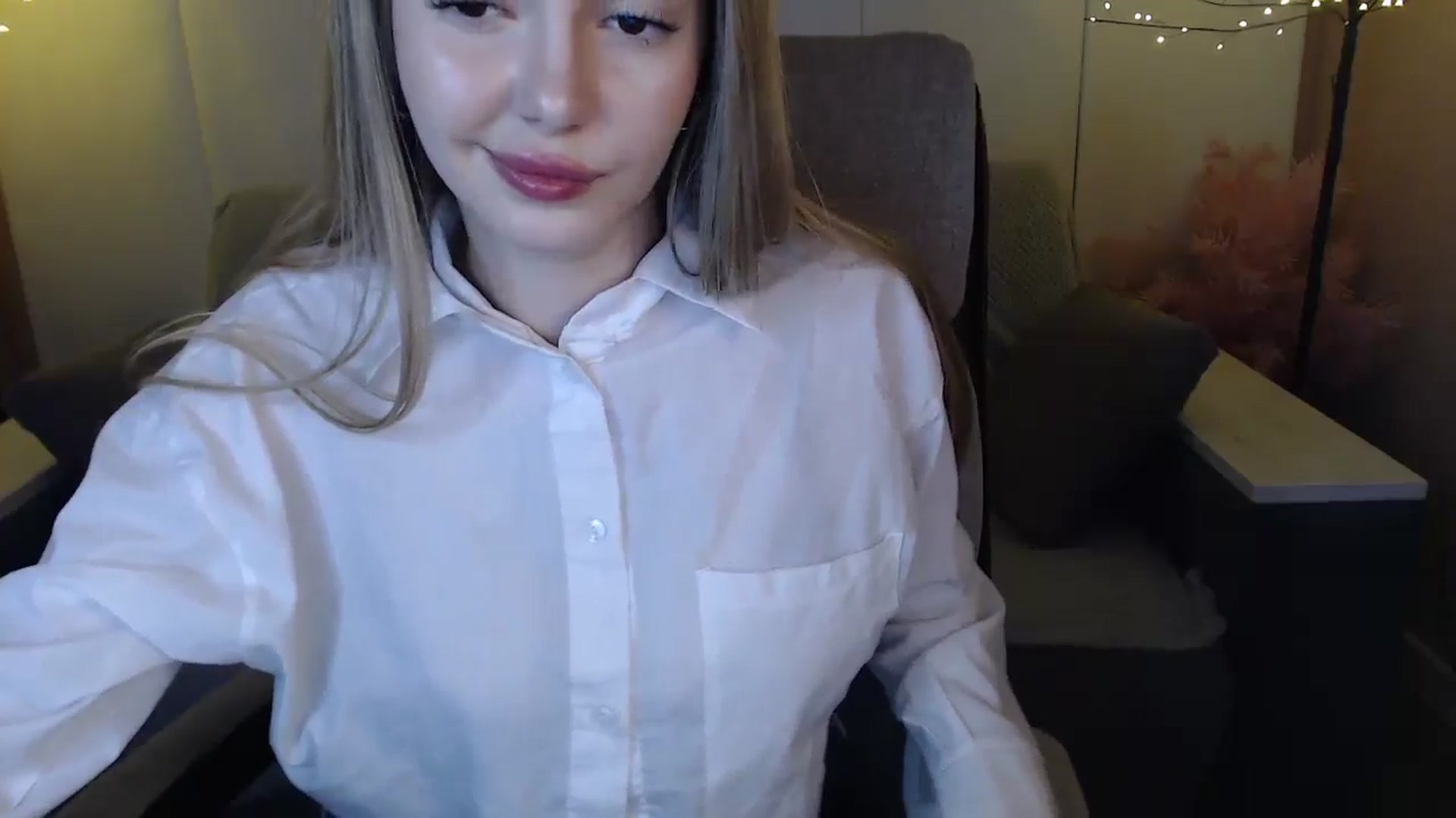 Gallery image thumbnail from SophieKing's myfreecams stream on, 01/05/2025, 12:28 image 5 of 20