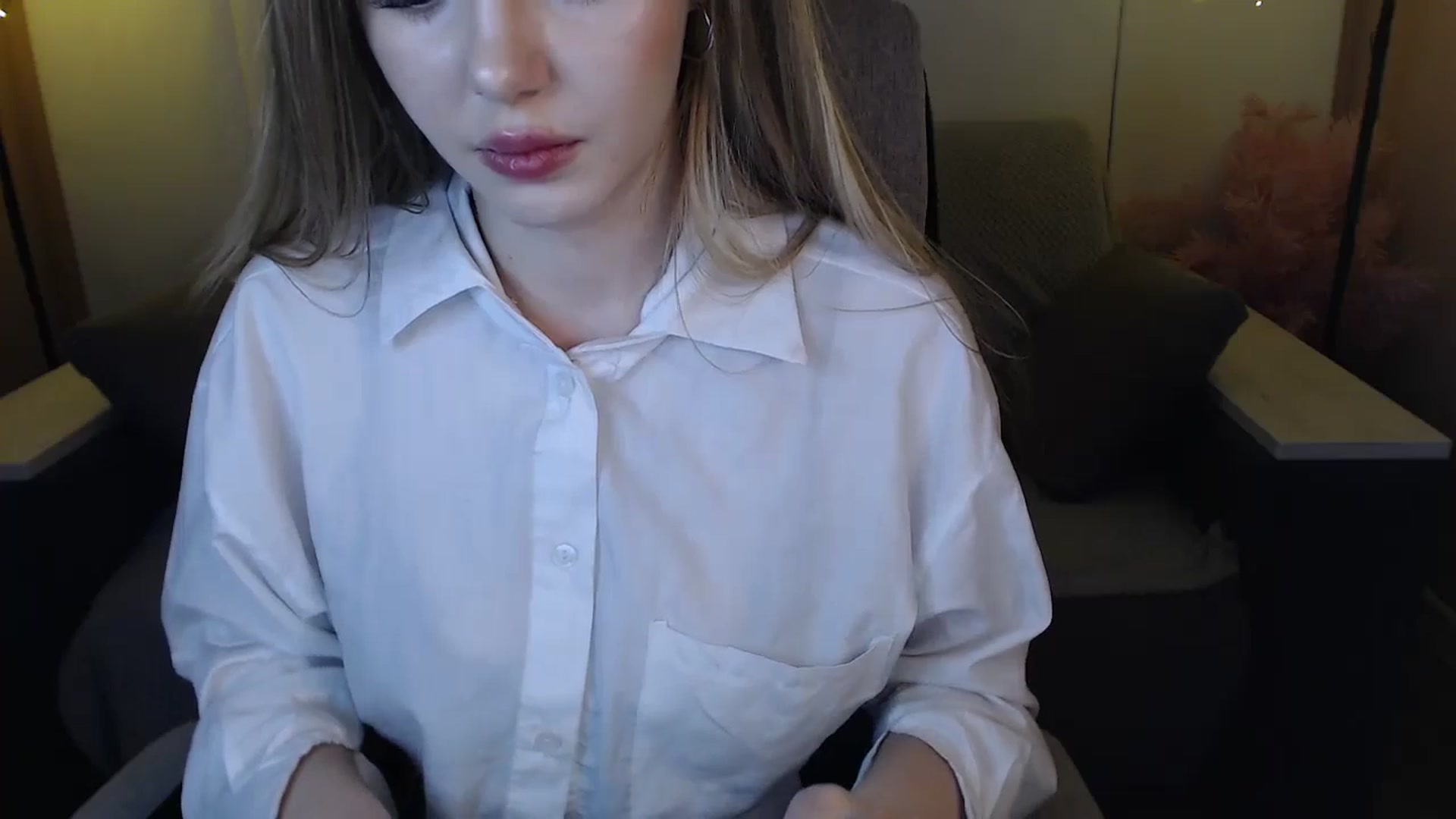 Gallery image thumbnail from SophieKing's myfreecams stream on, 01/05/2025, 13:08 image 9 of 20