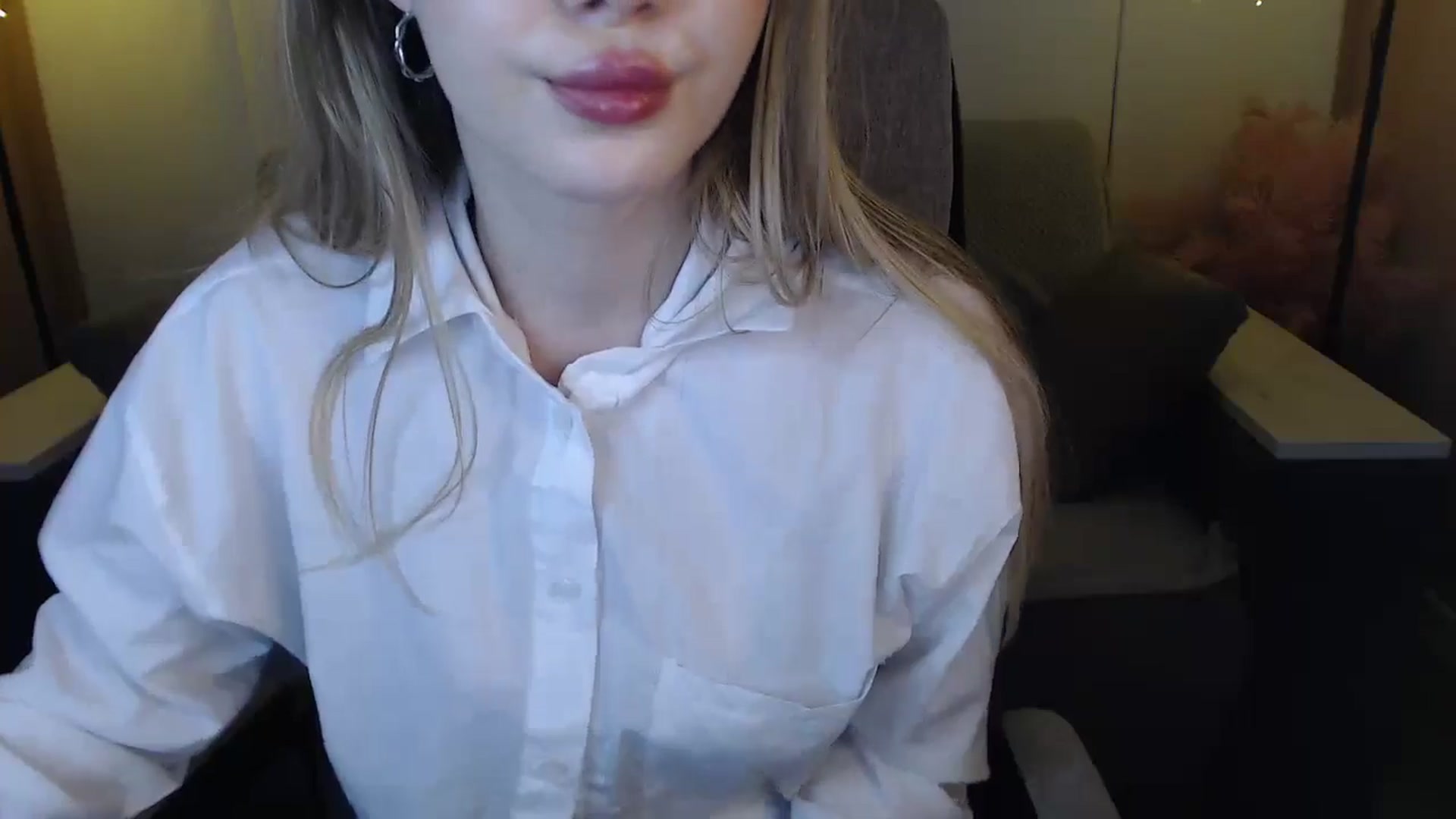 Gallery image thumbnail from SophieKing's myfreecams stream on, 01/05/2025, 13:08 image 3 of 20